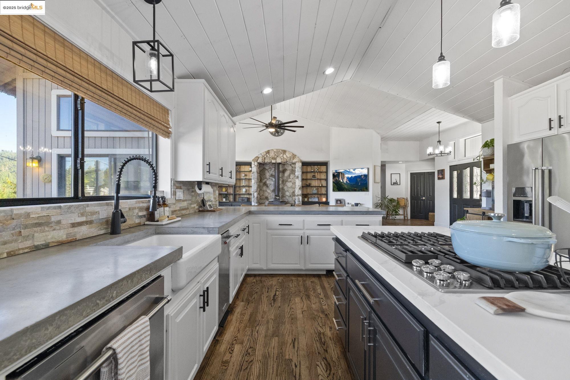 Detail Gallery Image 11 of 32 For 22340 Sanger Ct, Twain Harte,  CA 95383 - 3 Beds | 3 Baths