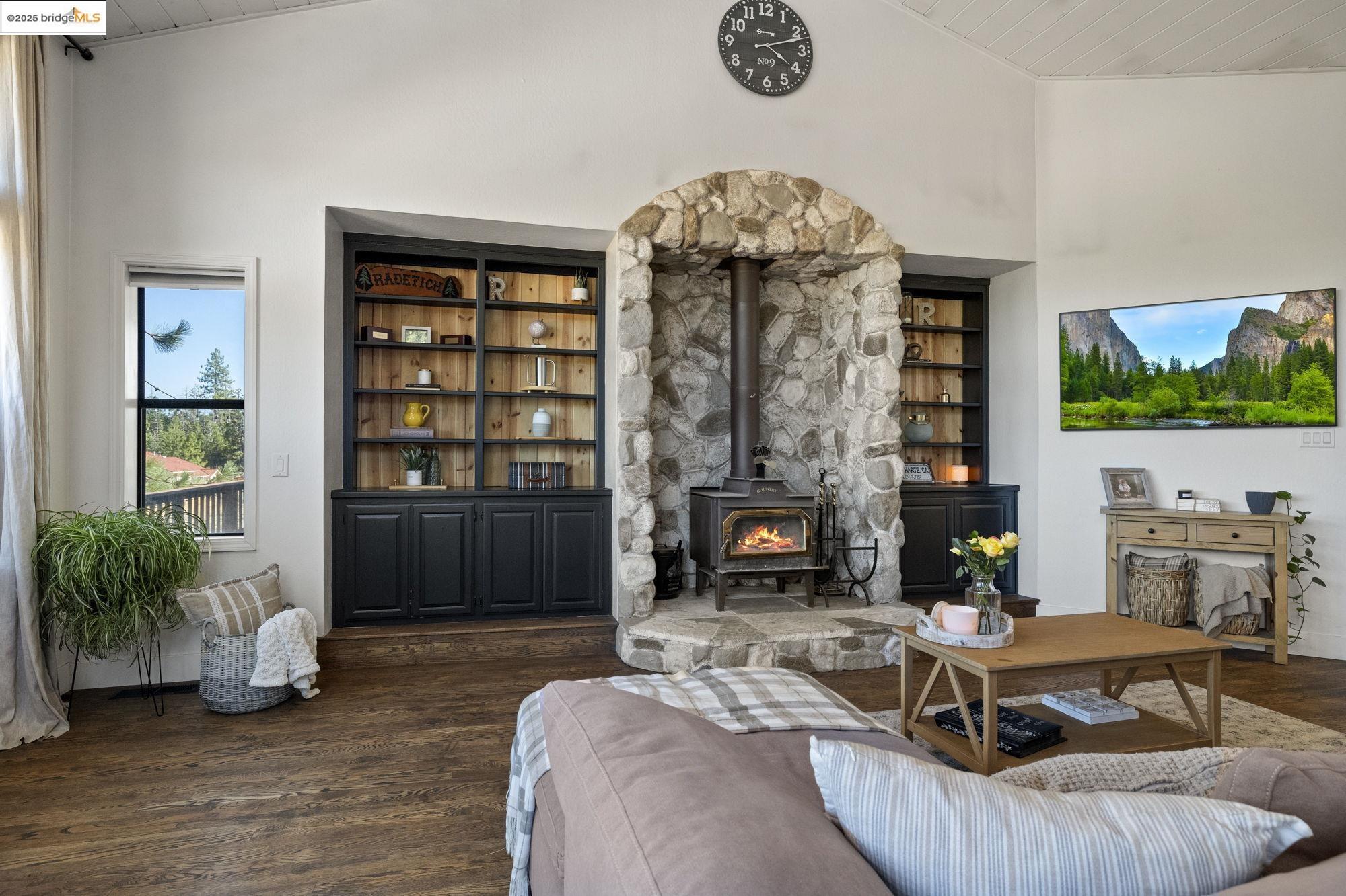 Detail Gallery Image 6 of 32 For 22340 Sanger Ct, Twain Harte,  CA 95383 - 3 Beds | 3 Baths