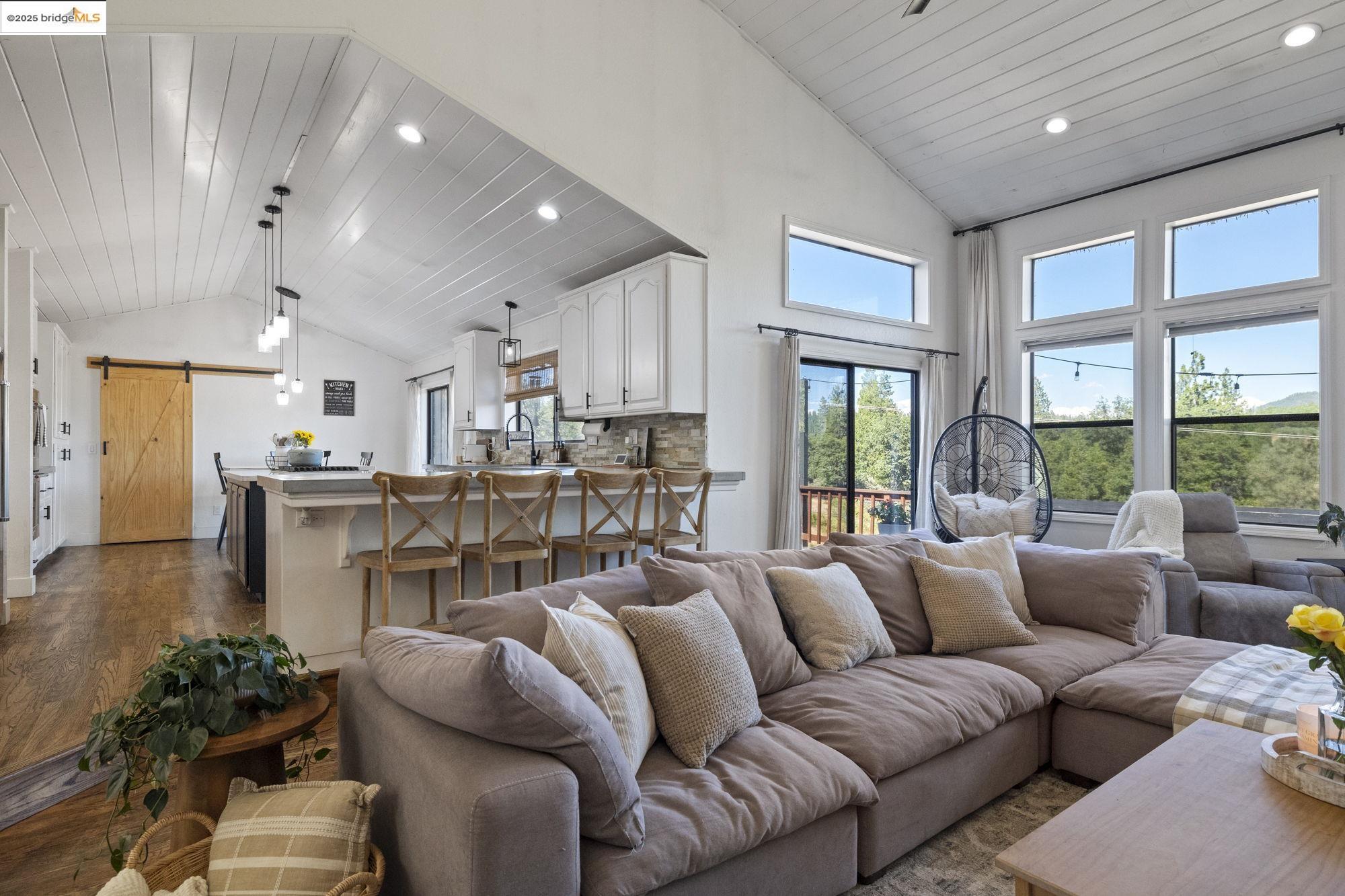 Detail Gallery Image 7 of 32 For 22340 Sanger Ct, Twain Harte,  CA 95383 - 3 Beds | 3 Baths