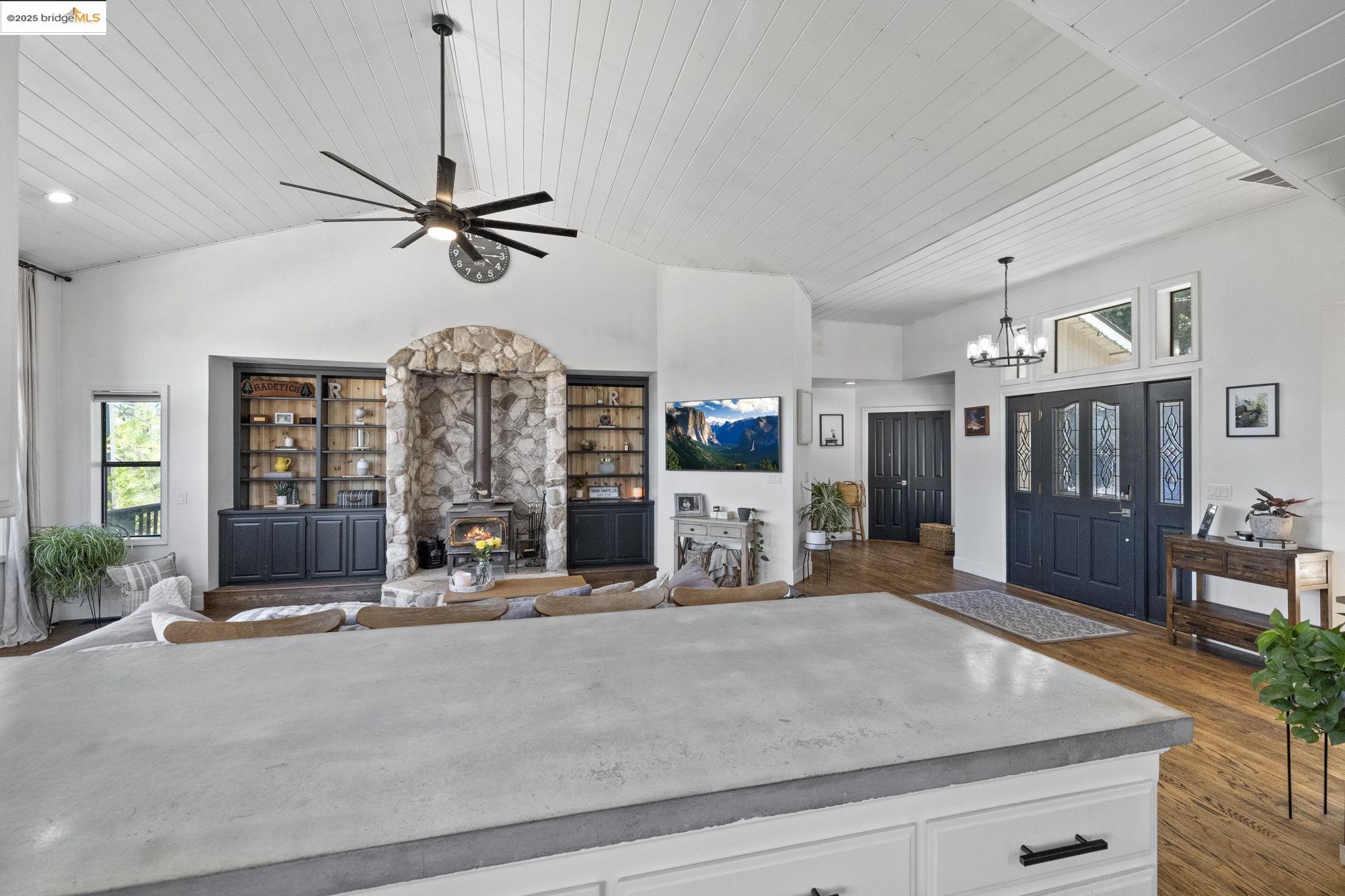 Detail Gallery Image 8 of 32 For 22340 Sanger Ct, Twain Harte,  CA 95383 - 3 Beds | 3 Baths