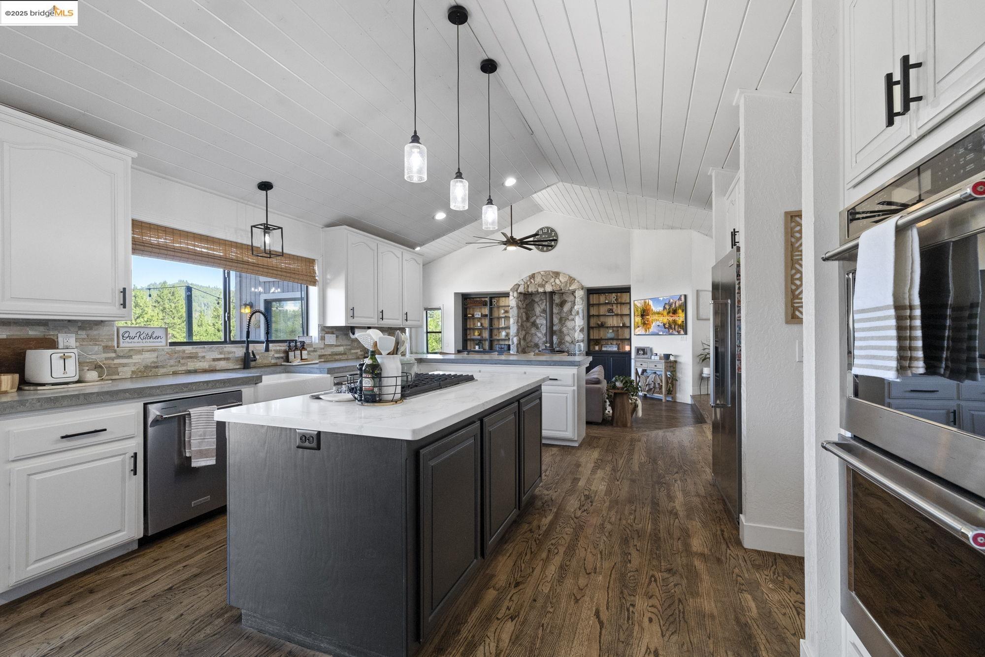 Detail Gallery Image 9 of 32 For 22340 Sanger Ct, Twain Harte,  CA 95383 - 3 Beds | 3 Baths