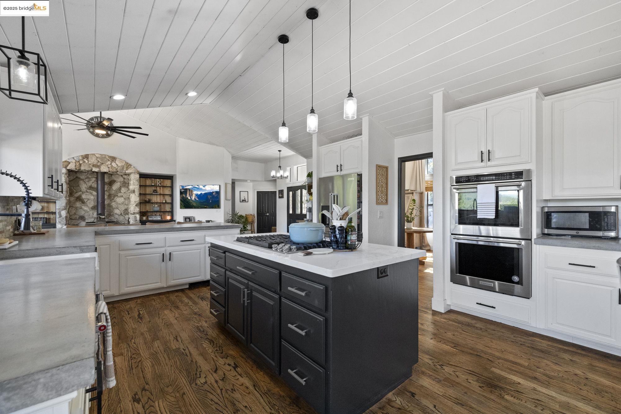 Detail Gallery Image 10 of 32 For 22340 Sanger Ct, Twain Harte,  CA 95383 - 3 Beds | 3 Baths