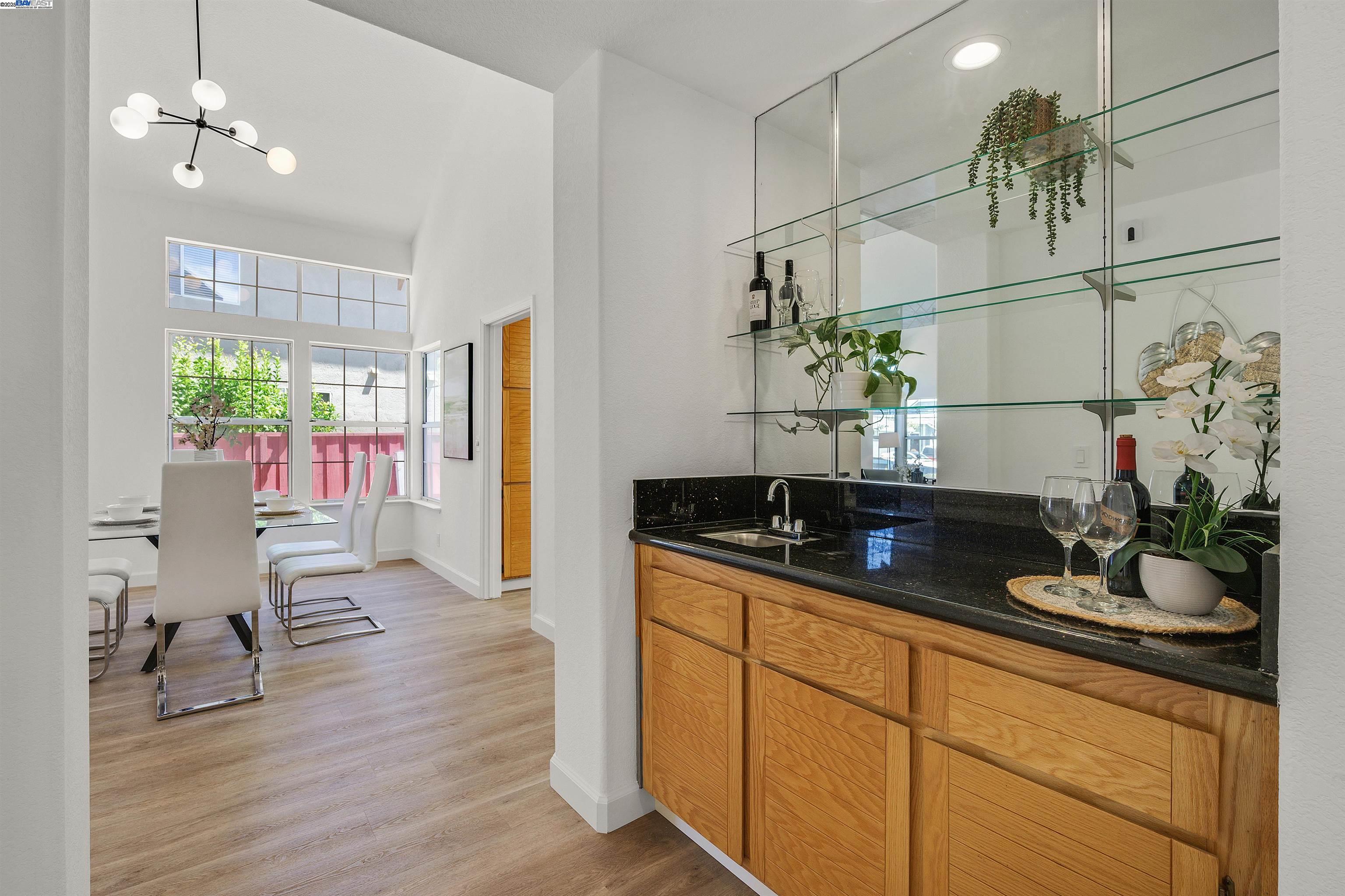 Detail Gallery Image 9 of 41 For 33701 Pacheco Dr, Fremont,  CA 94555 - 4 Beds | 3 Baths