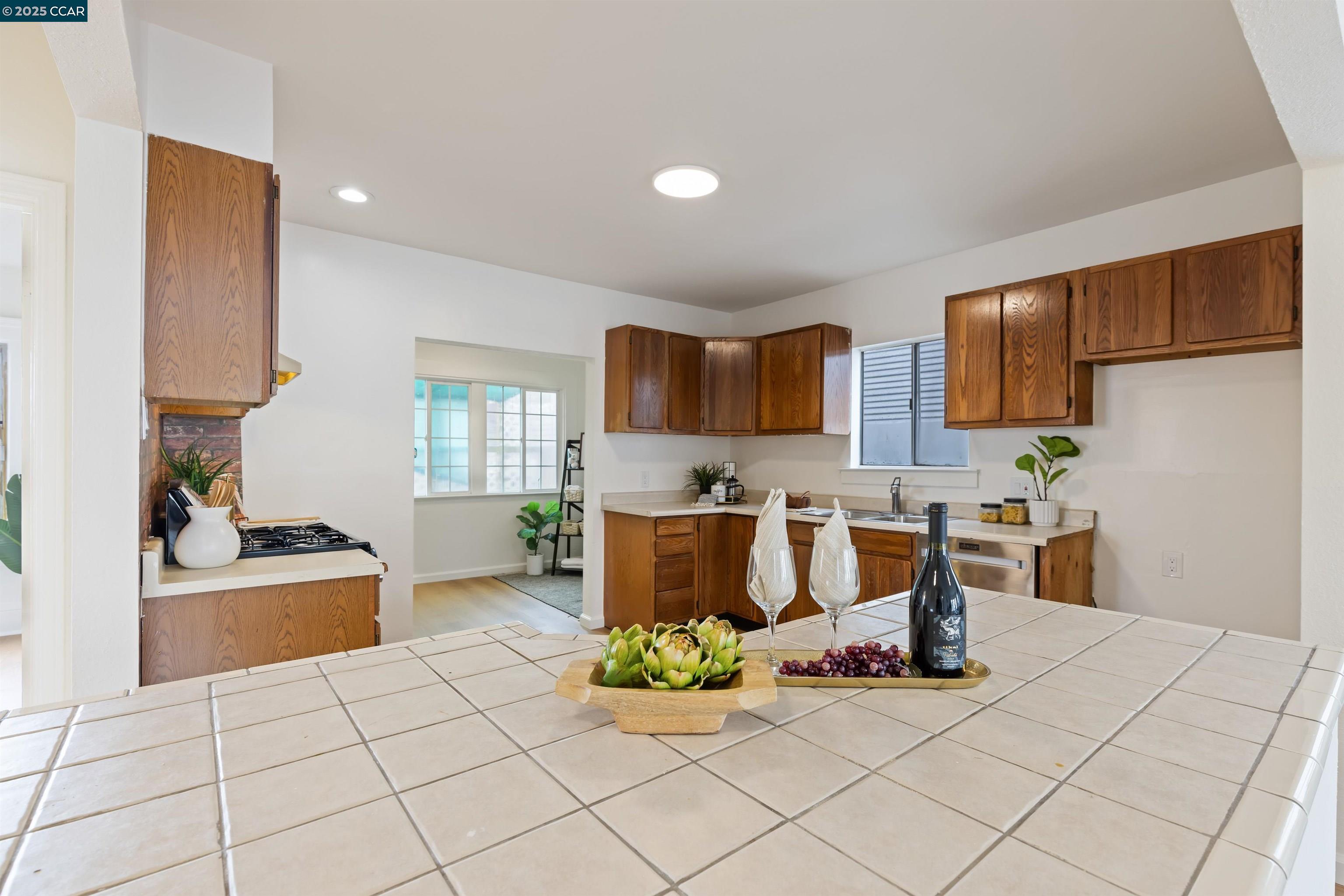 Detail Gallery Image 11 of 43 For 263 Rhine St, Daly City,  CA 94014 - 3 Beds | 2 Baths