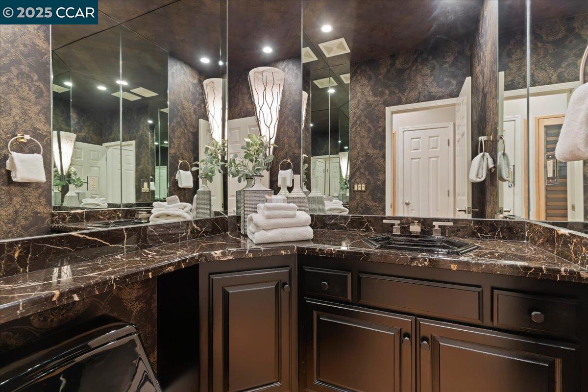 Detail Gallery Image 23 of 60 For 4101 Fox Creek Ct, Danville,  CA 94506-5864 - 5 Beds | 2/1 Baths