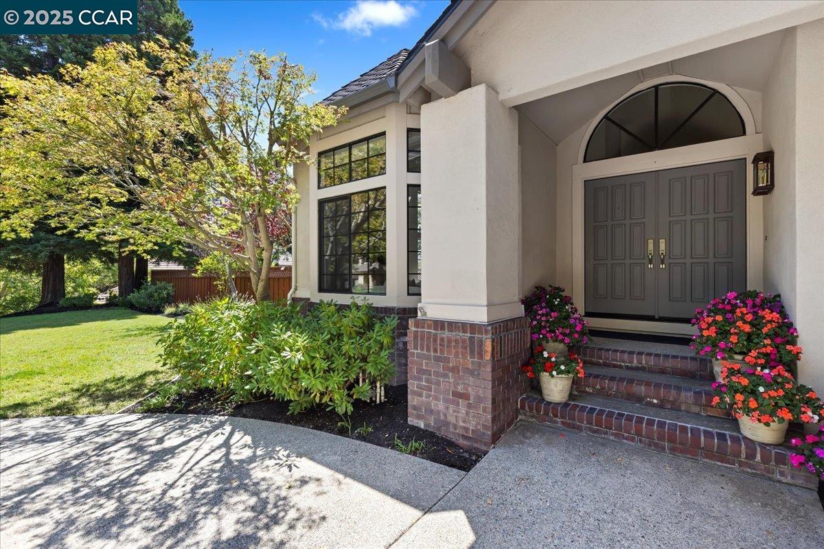Detail Gallery Image 4 of 60 For 4101 Fox Creek Ct, Danville,  CA 94506-5864 - 5 Beds | 2/1 Baths