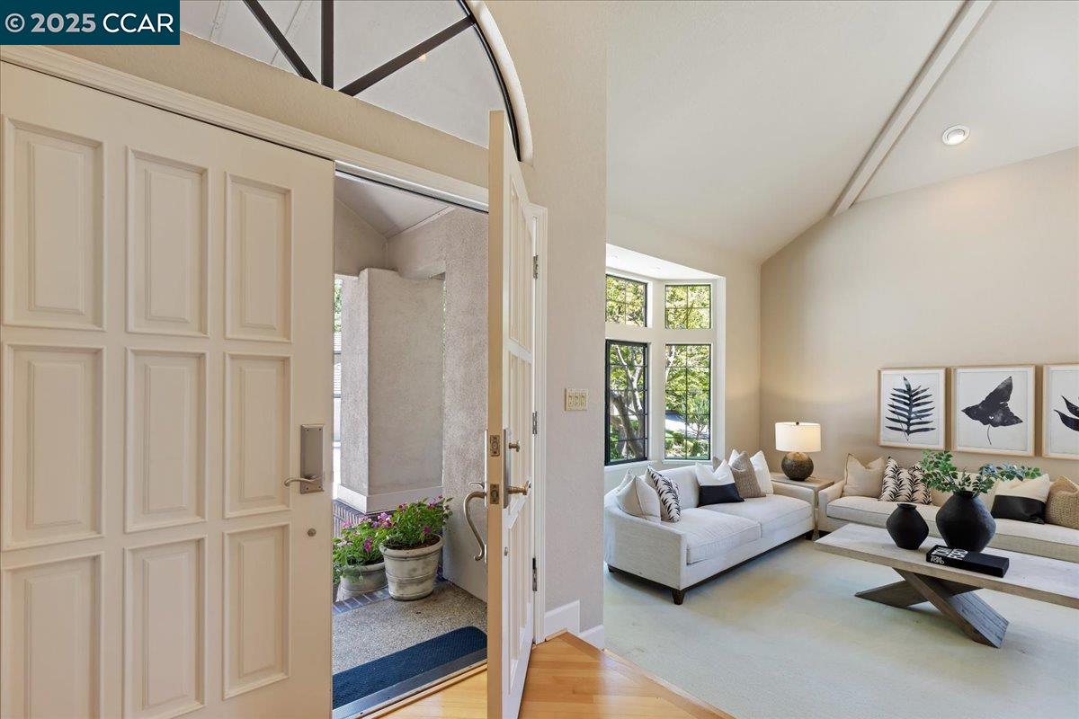 Detail Gallery Image 5 of 60 For 4101 Fox Creek Ct, Danville,  CA 94506-5864 - 5 Beds | 2/1 Baths