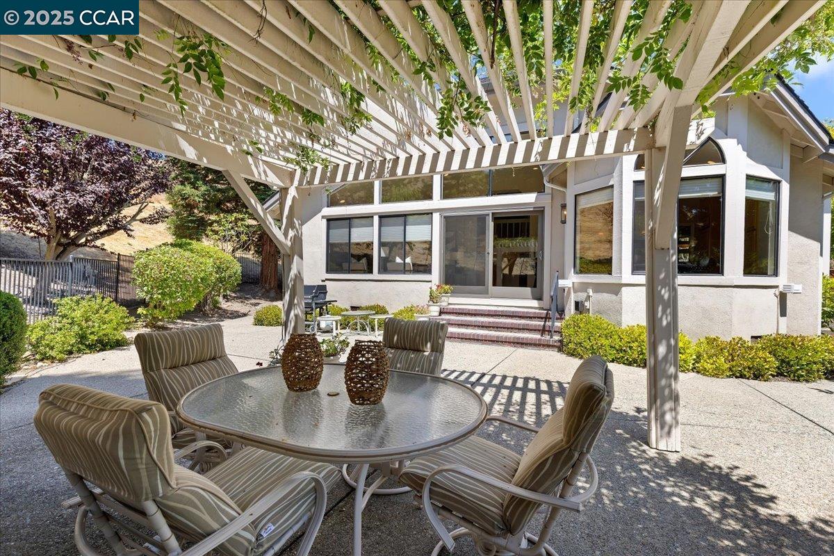 Detail Gallery Image 47 of 60 For 4101 Fox Creek Ct, Danville,  CA 94506-5864 - 5 Beds | 2/1 Baths