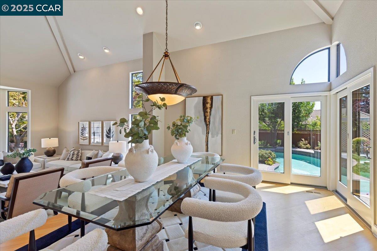 Detail Gallery Image 10 of 60 For 4101 Fox Creek Ct, Danville,  CA 94506-5864 - 5 Beds | 2/1 Baths