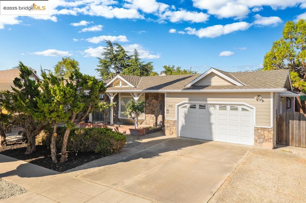 Detail Gallery Image 1 of 35 For 2075 Lakewood Dr, San Jose,  CA 95132-1024 - 3 Beds | 2 Baths