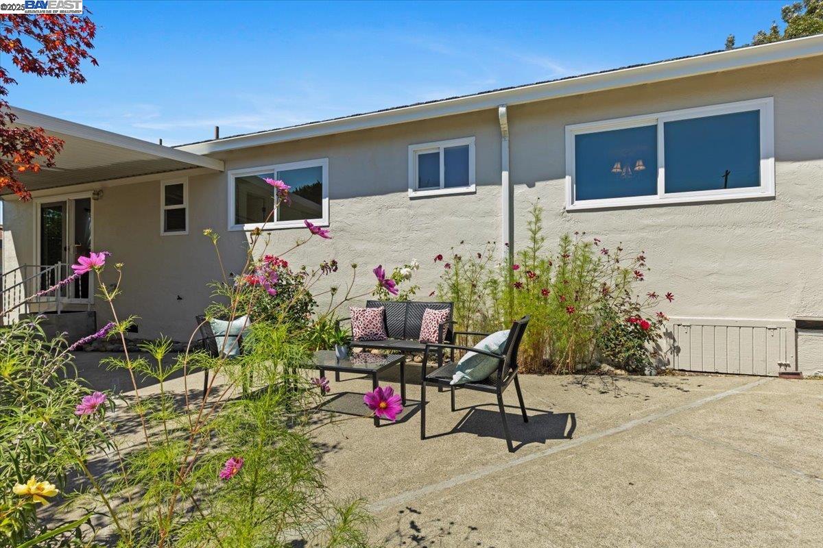 Detail Gallery Image 22 of 25 For 4319 Shamrock Way, Castro Valley,  CA 94546 - 3 Beds | 1/1 Baths