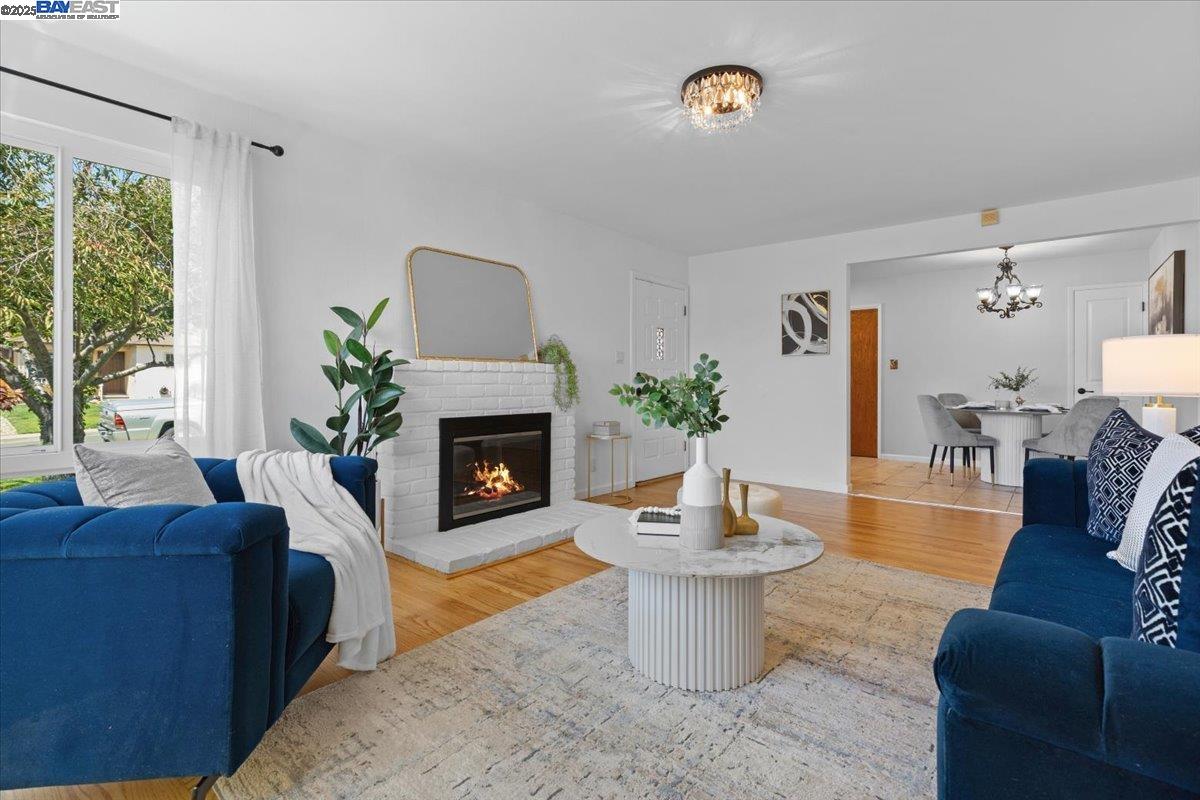 Detail Gallery Image 5 of 25 For 4319 Shamrock Way, Castro Valley,  CA 94546 - 3 Beds | 1/1 Baths