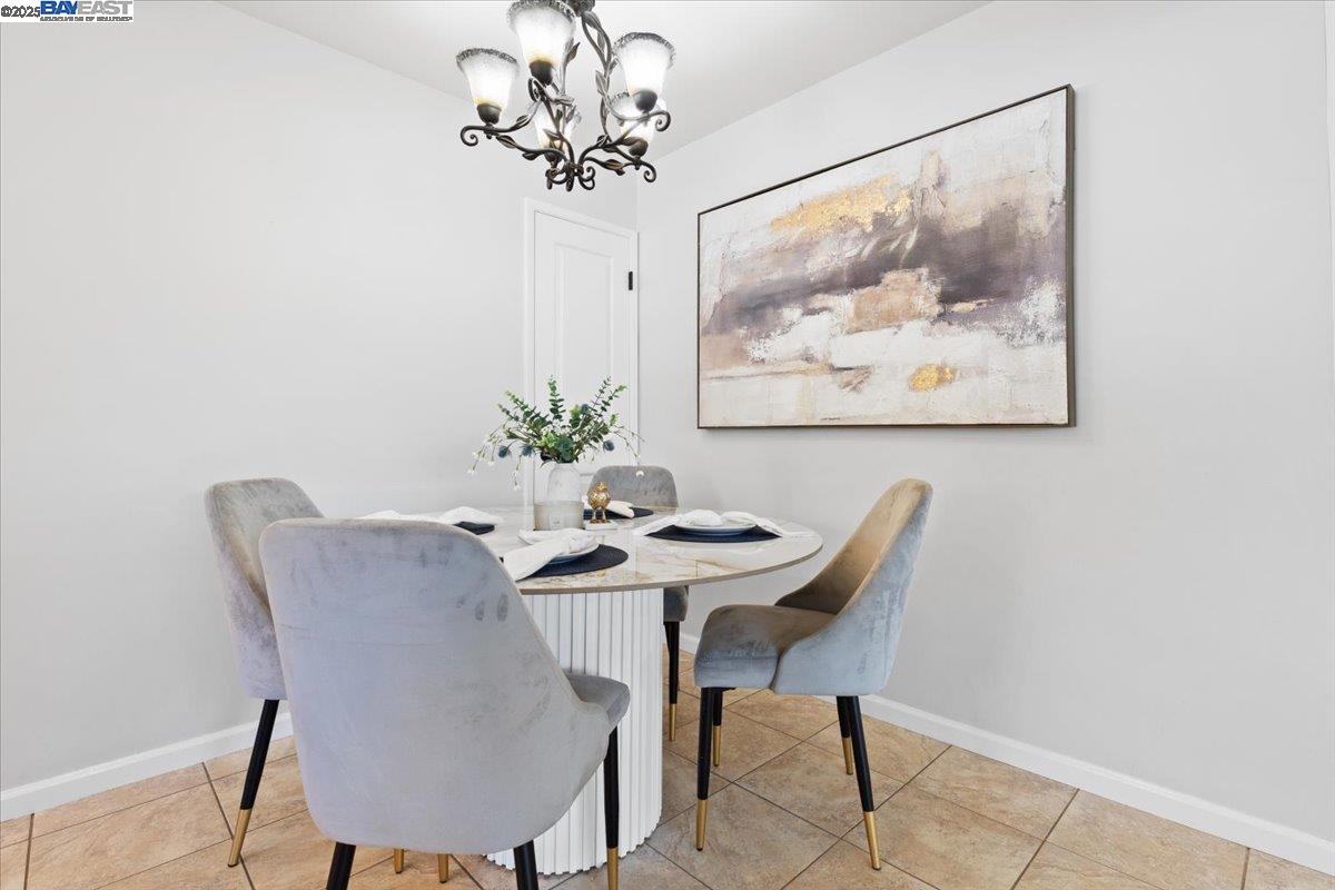 Detail Gallery Image 6 of 25 For 4319 Shamrock Way, Castro Valley,  CA 94546 - 3 Beds | 1/1 Baths