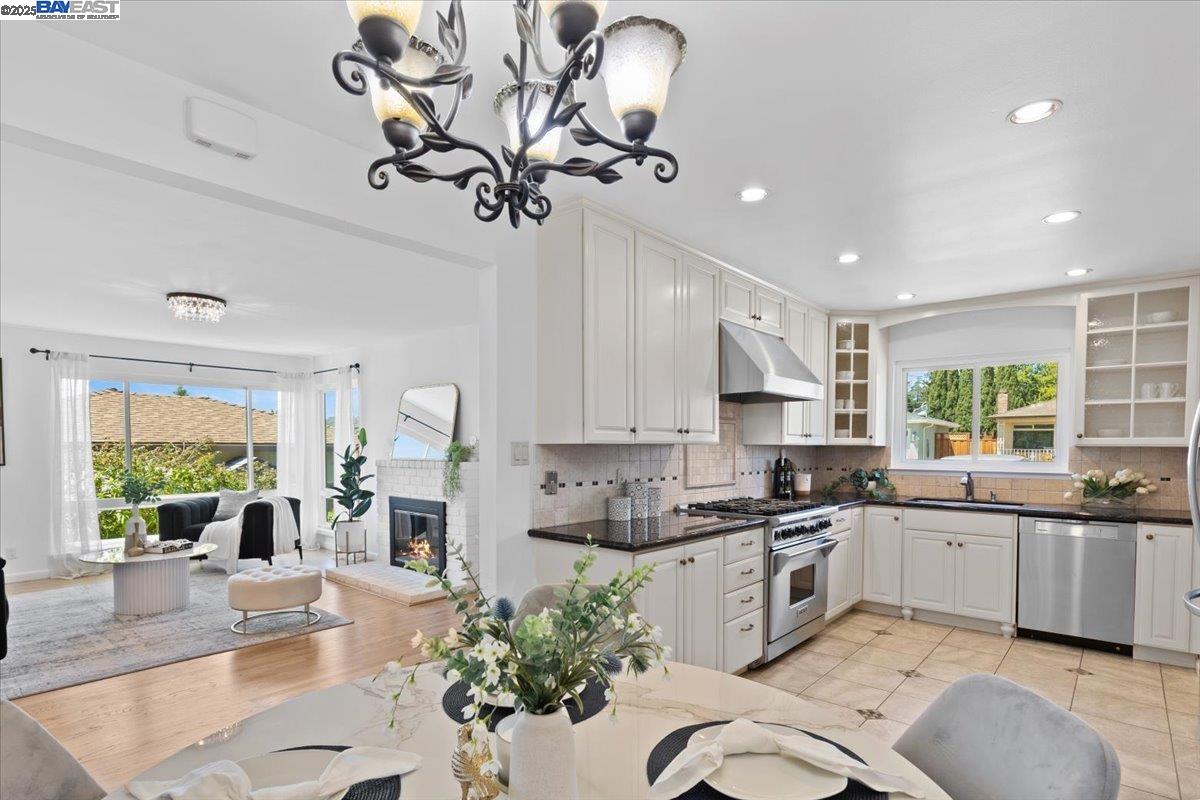 Detail Gallery Image 7 of 25 For 4319 Shamrock Way, Castro Valley,  CA 94546 - 3 Beds | 1/1 Baths
