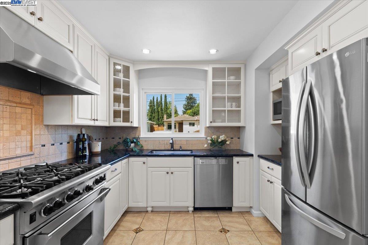 Detail Gallery Image 8 of 25 For 4319 Shamrock Way, Castro Valley,  CA 94546 - 3 Beds | 1/1 Baths