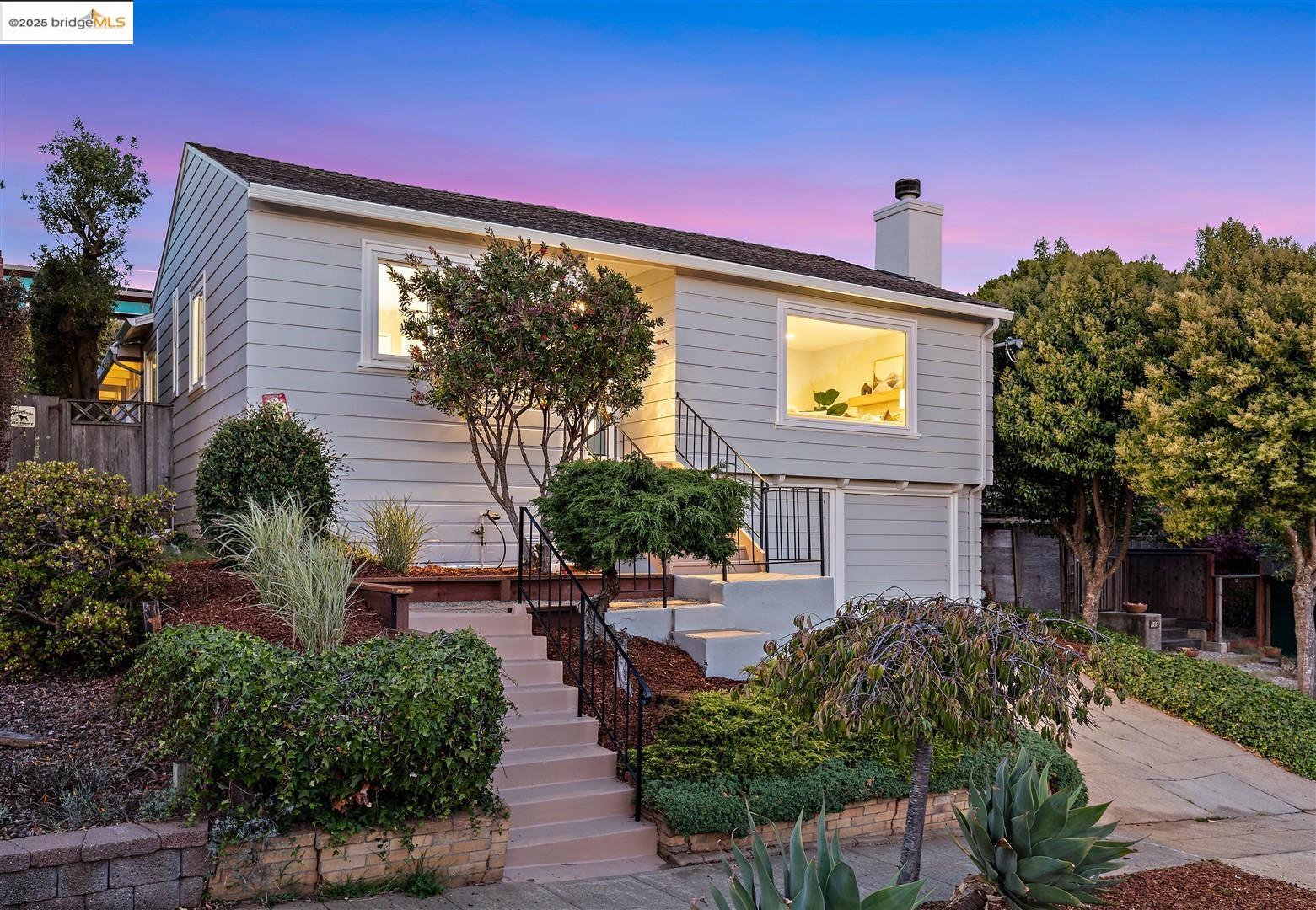 Detail Gallery Image 2 of 37 For 161 Purdue Ave, Kensington,  CA 94708 - 3 Beds | 2 Baths