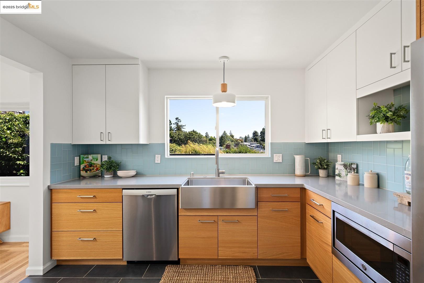 Detail Gallery Image 12 of 37 For 161 Purdue Ave, Kensington,  CA 94708 - 3 Beds | 2 Baths