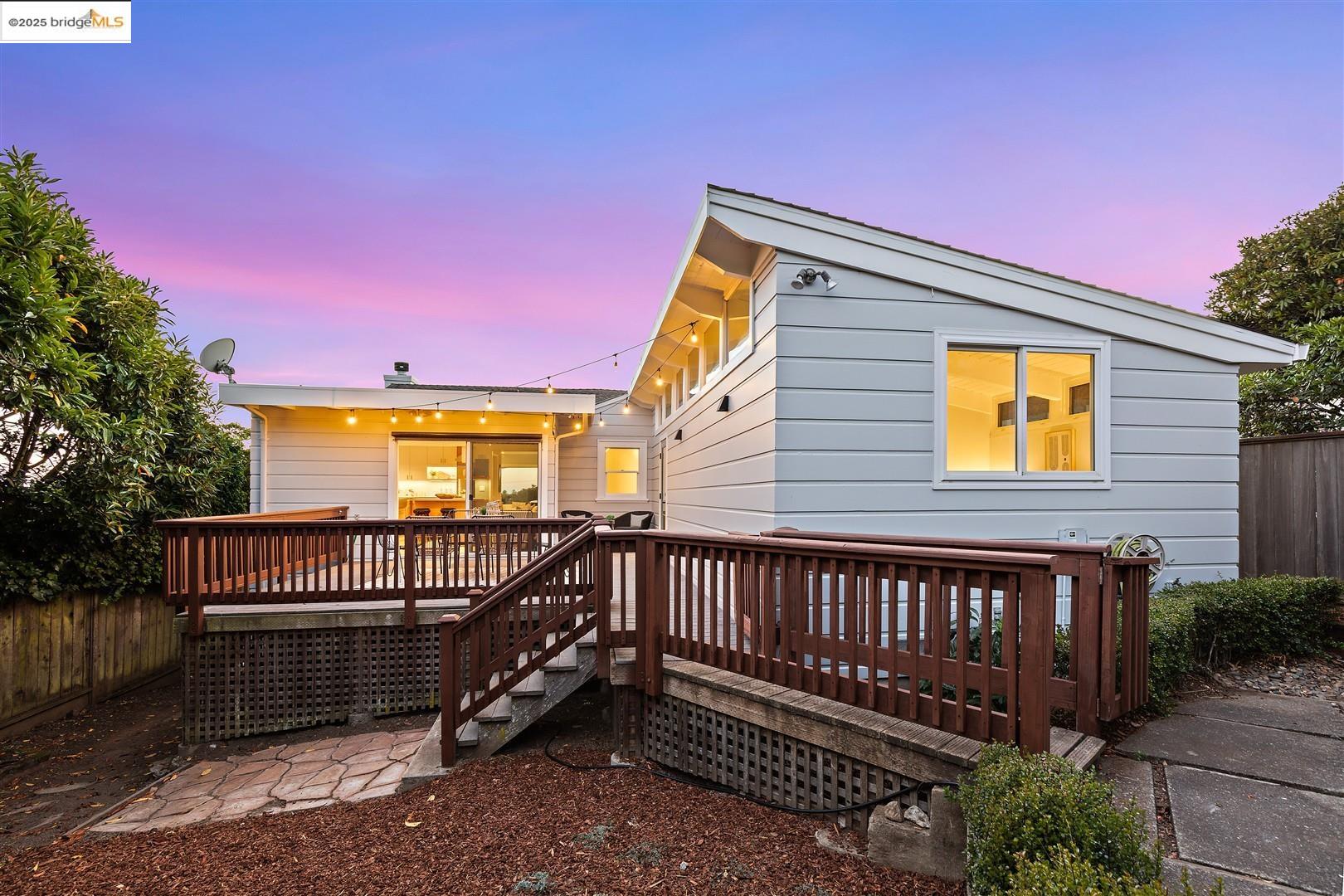 Detail Gallery Image 18 of 37 For 161 Purdue Ave, Kensington,  CA 94708 - 3 Beds | 2 Baths
