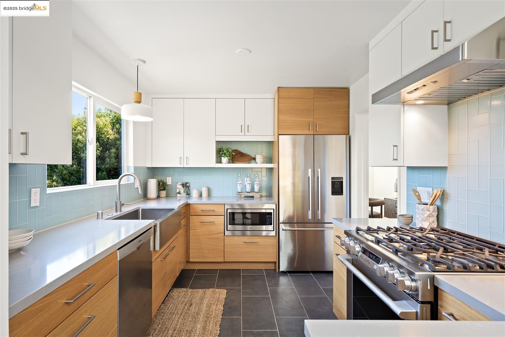 Detail Gallery Image 10 of 37 For 161 Purdue Ave, Kensington,  CA 94708 - 3 Beds | 2 Baths