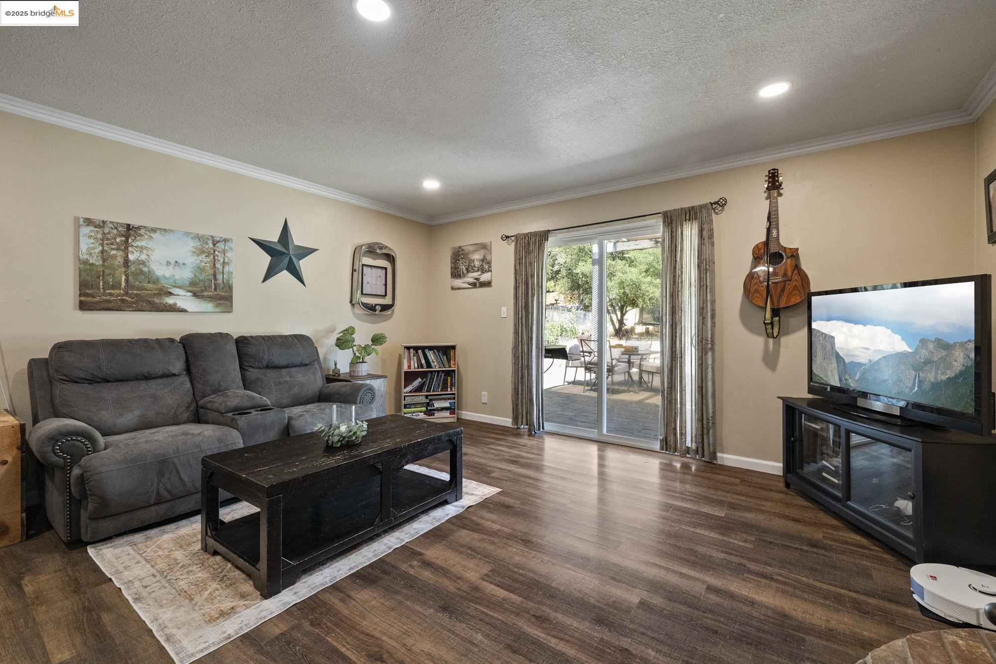 Detail Gallery Image 5 of 27 For 20369 E Walnut Dr, Sonora,  CA 95370 - 3 Beds | 2 Baths