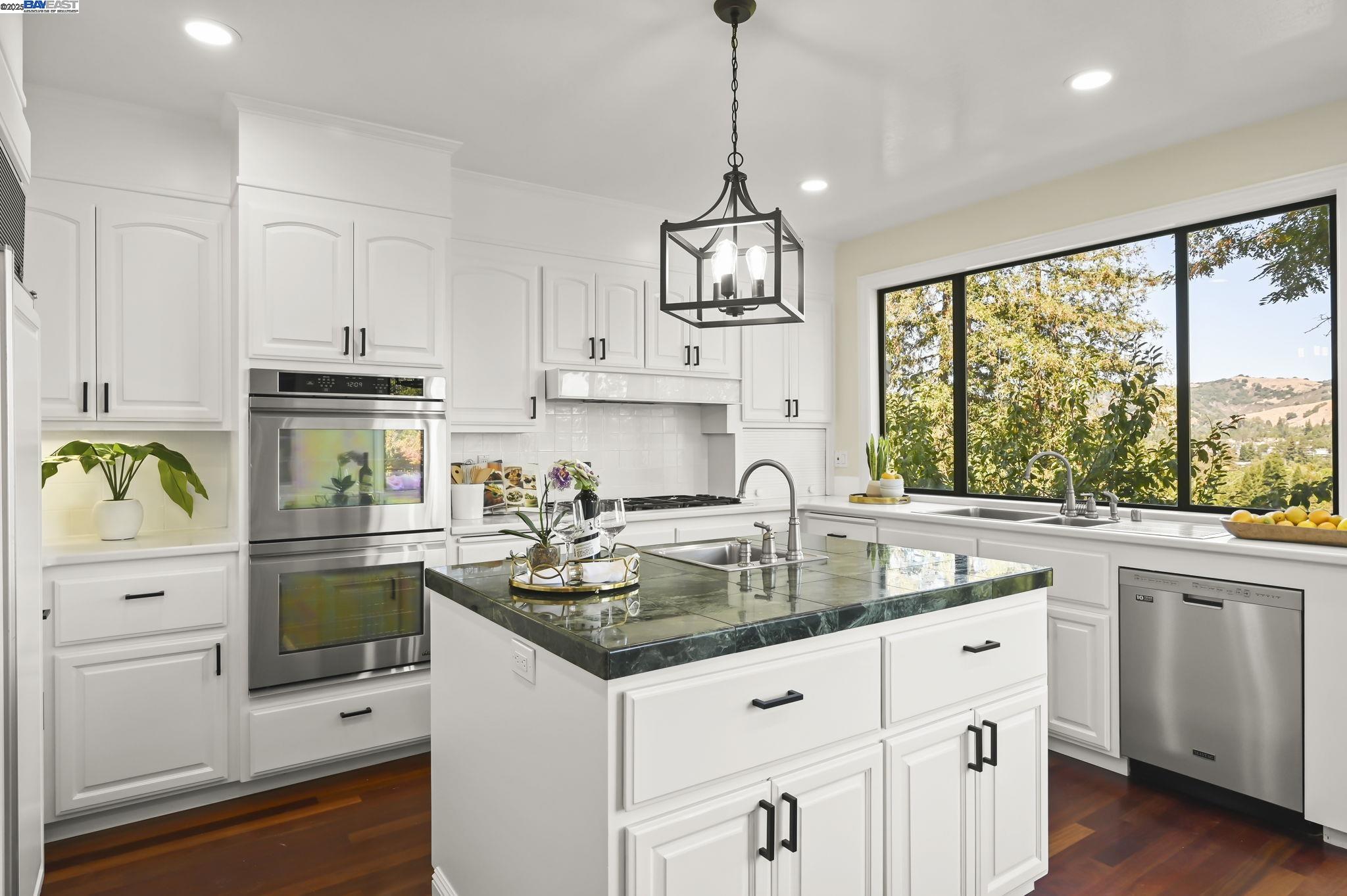 Detail Gallery Image 11 of 33 For 783 Solana Dr, Lafayette,  CA 94549 - 4 Beds | 4/1 Baths