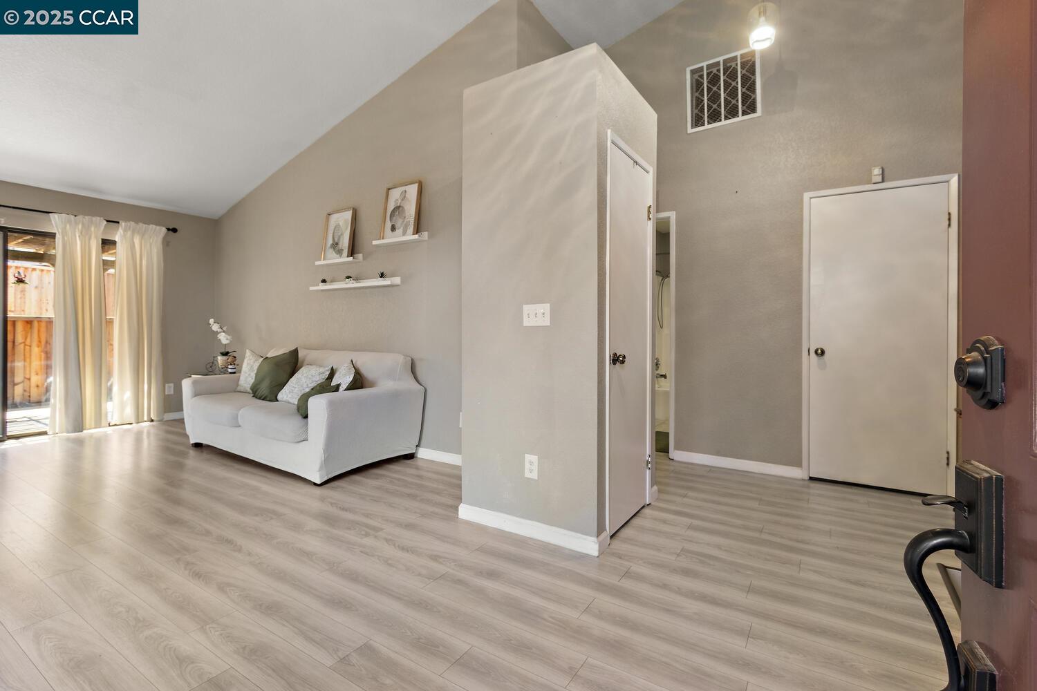 Detail Gallery Image 3 of 36 For 536 Bustos Pl, Bay Point,  CA 94565 - 2 Beds | 2 Baths