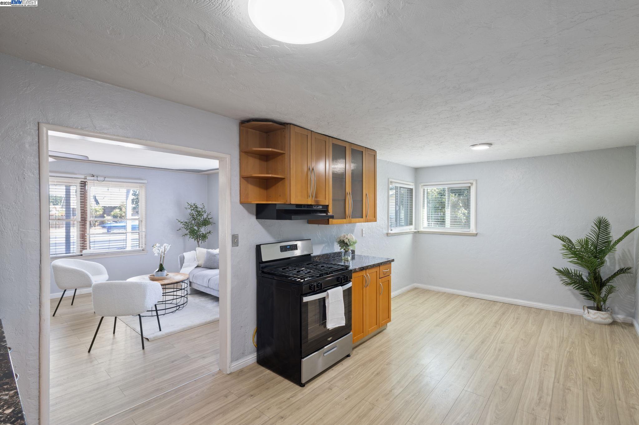 Detail Gallery Image 5 of 36 For 1747 Winton Way, Atwater,  CA 95301 - 3 Beds | 2 Baths