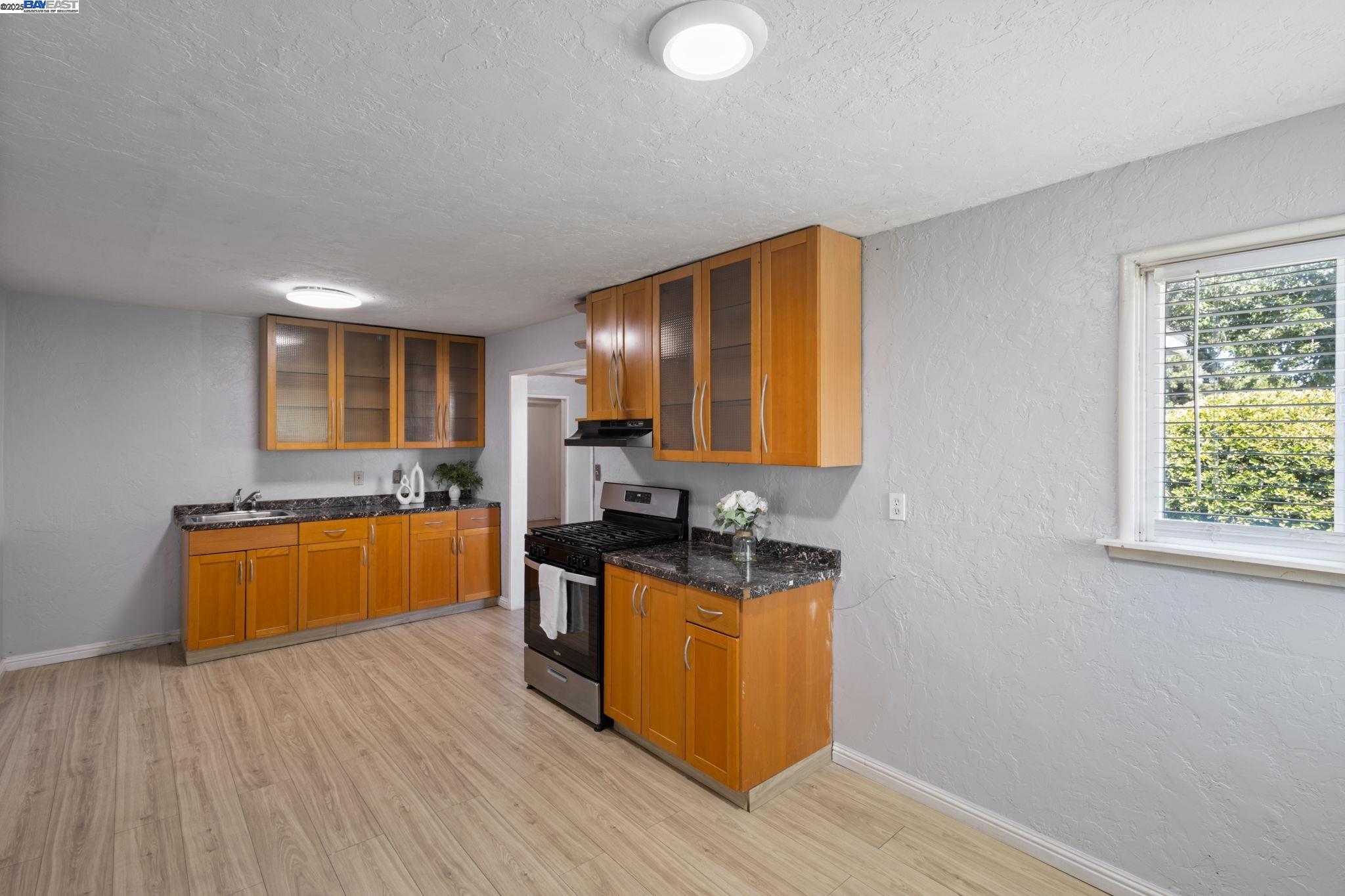 Detail Gallery Image 7 of 36 For 1747 Winton Way, Atwater,  CA 95301 - 3 Beds | 2 Baths