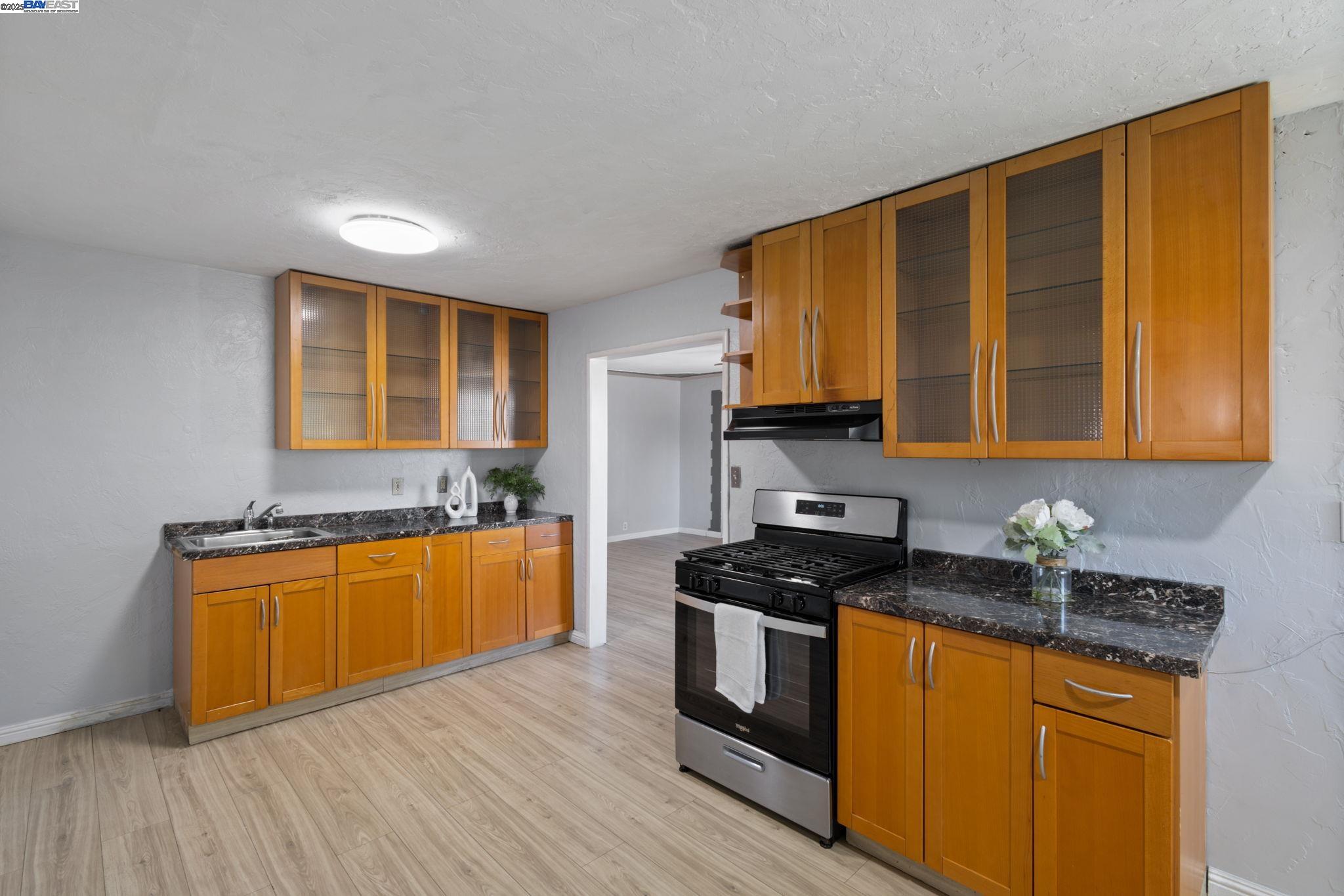Detail Gallery Image 8 of 36 For 1747 Winton Way, Atwater,  CA 95301 - 3 Beds | 2 Baths
