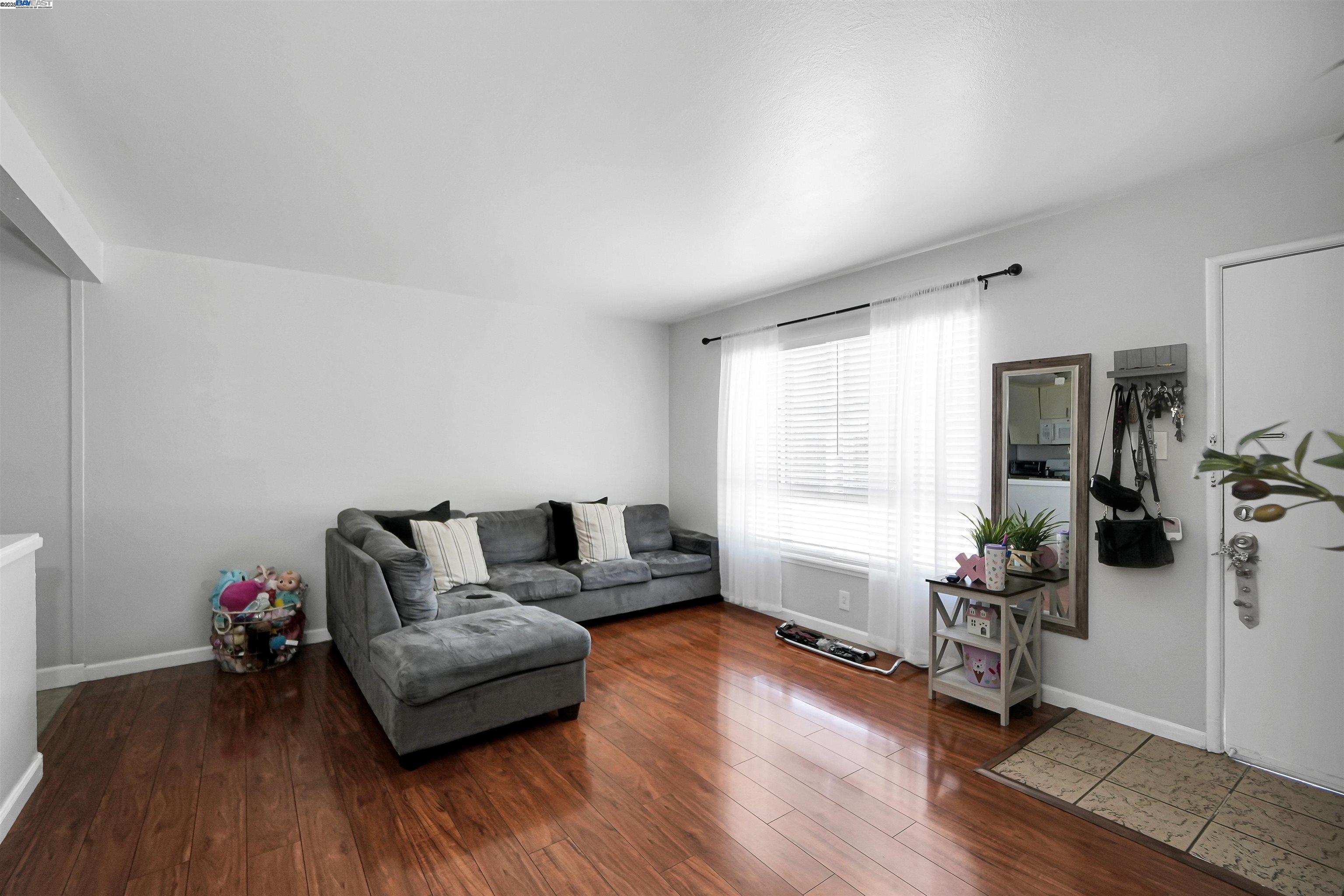 Detail Gallery Image 7 of 60 For 21926 Victory Dr, Hayward,  CA 94541 - – Beds | – Baths