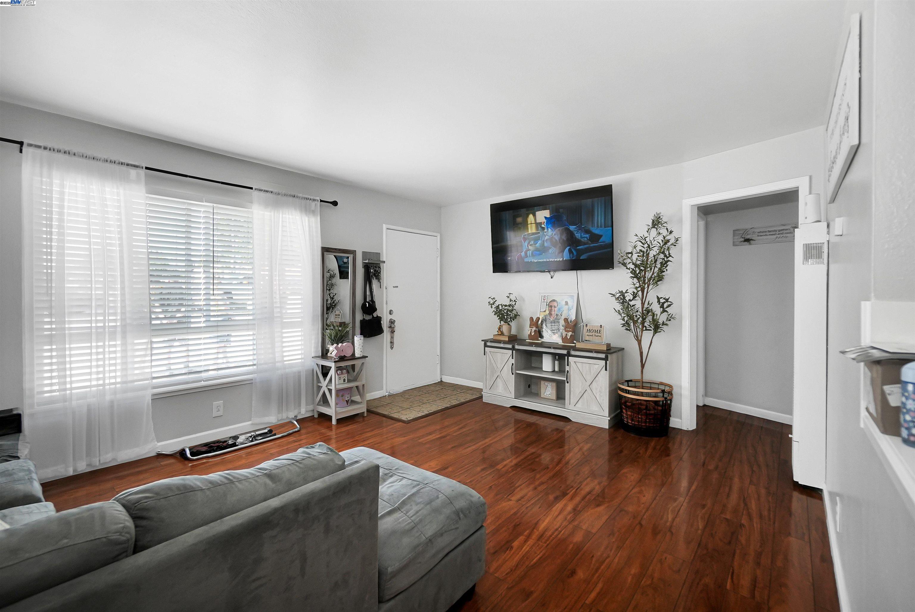 Detail Gallery Image 8 of 60 For 21926 Victory Dr, Hayward,  CA 94541 - – Beds | – Baths