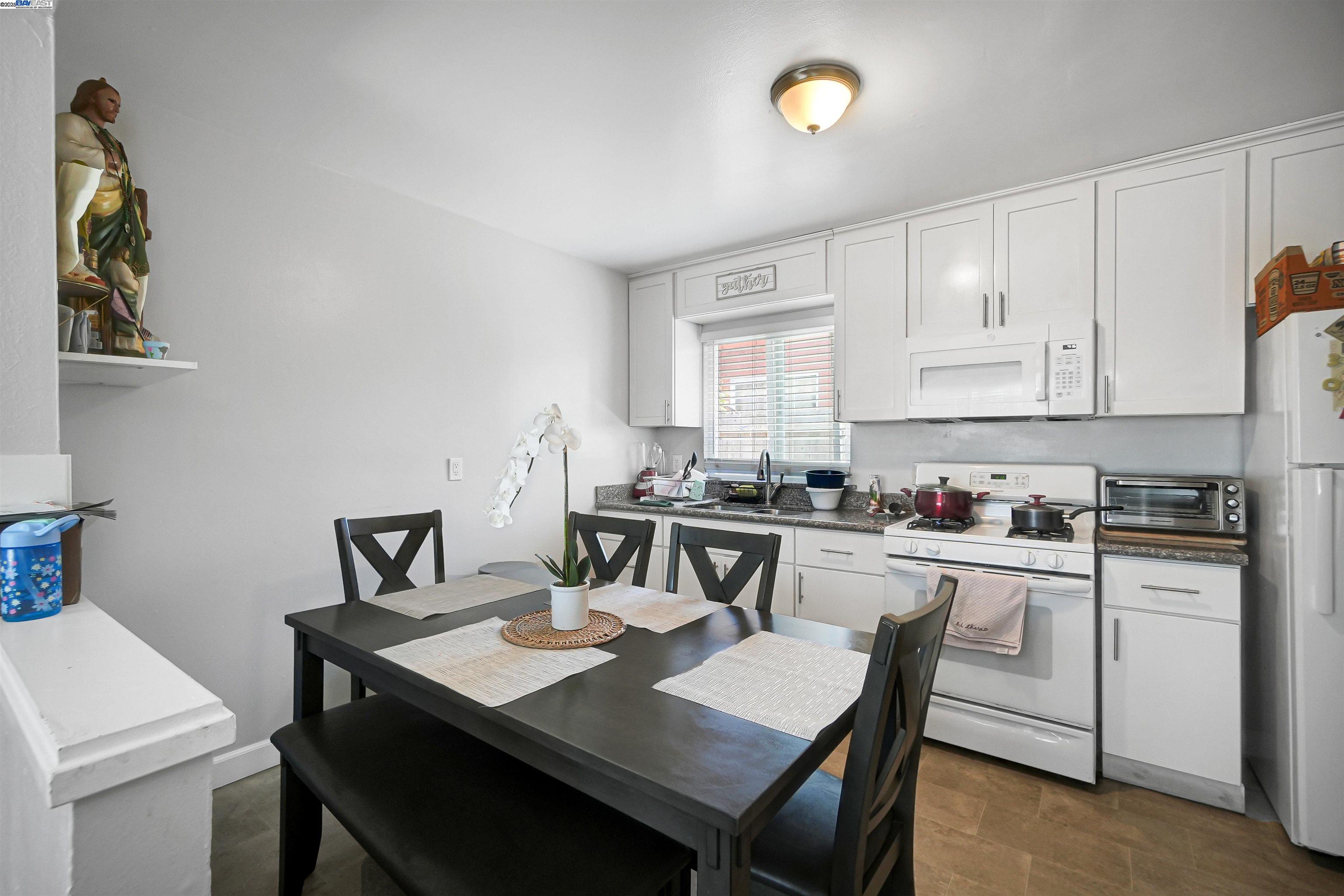 Detail Gallery Image 9 of 60 For 21926 Victory Dr, Hayward,  CA 94541 - – Beds | – Baths