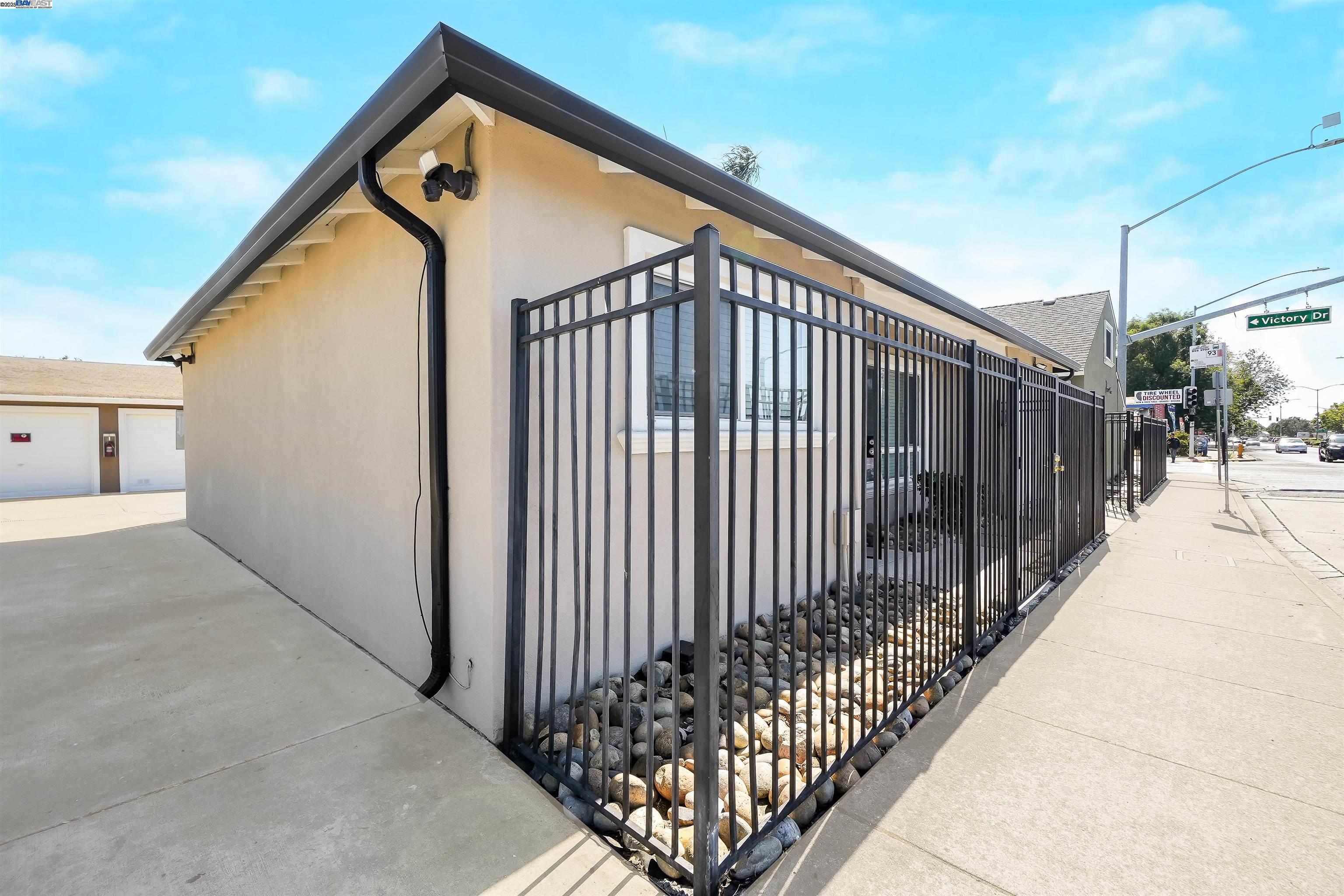 Detail Gallery Image 15 of 16 For 21908 Victory Dr, Hayward,  CA 94541 - – Beds | – Baths