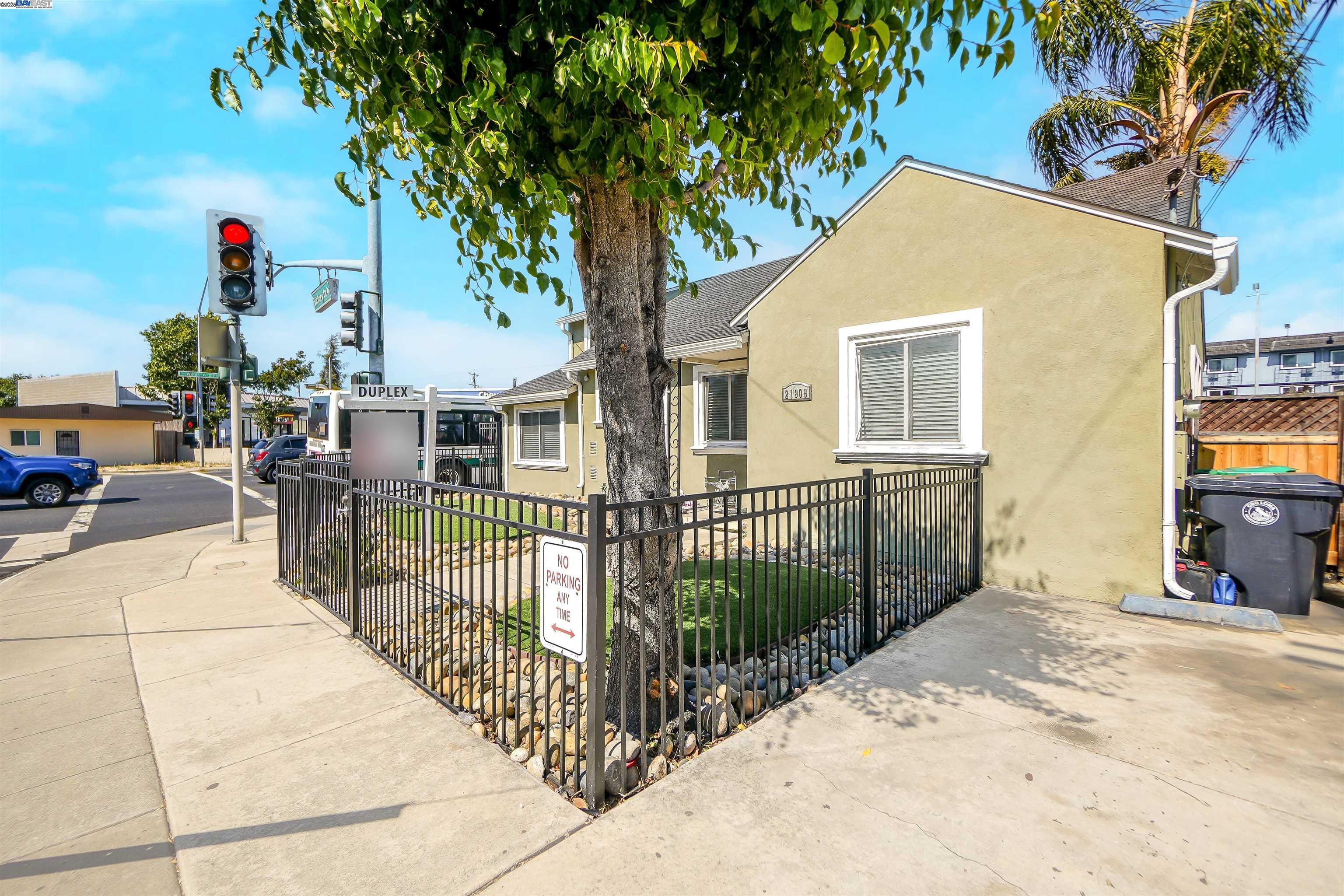 Detail Gallery Image 3 of 16 For 21908 Victory Dr, Hayward,  CA 94541 - – Beds | – Baths