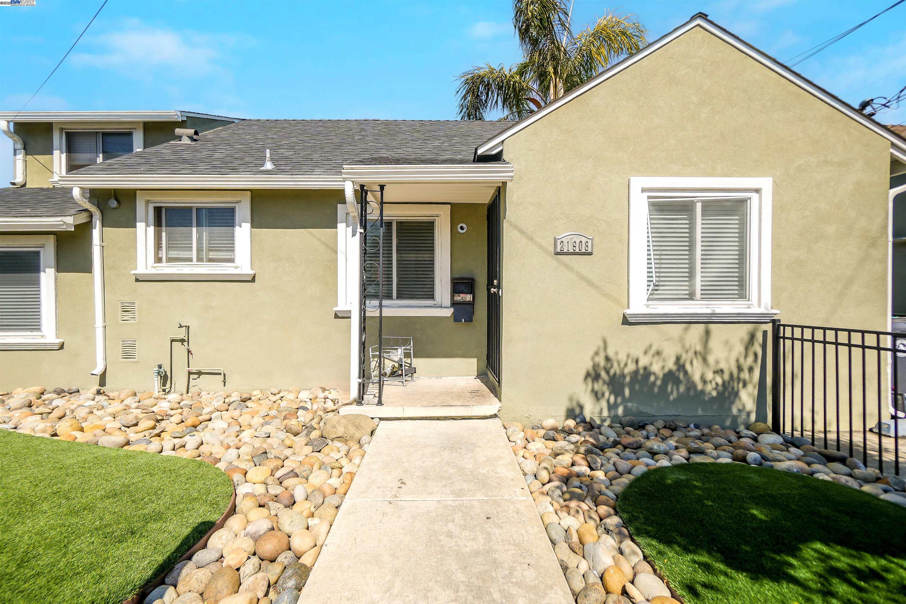 Detail Gallery Image 4 of 16 For 21908 Victory Dr, Hayward,  CA 94541 - – Beds | – Baths
