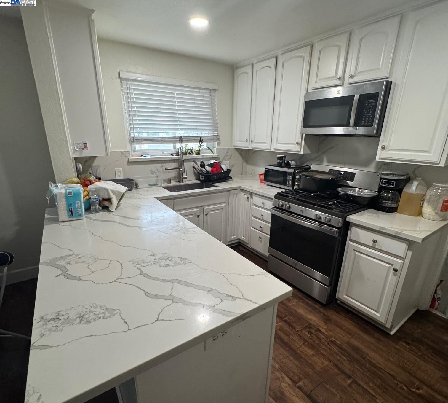 Detail Gallery Image 9 of 16 For 21908 Victory Dr, Hayward,  CA 94541 - – Beds | – Baths