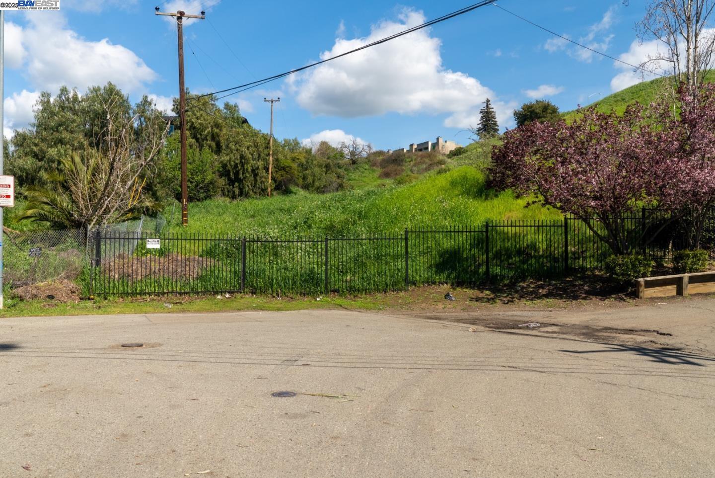 Detail Gallery Image 12 of 13 For Miramonte Ave, Castro Valley,  CA 94580 - – Beds | – Baths