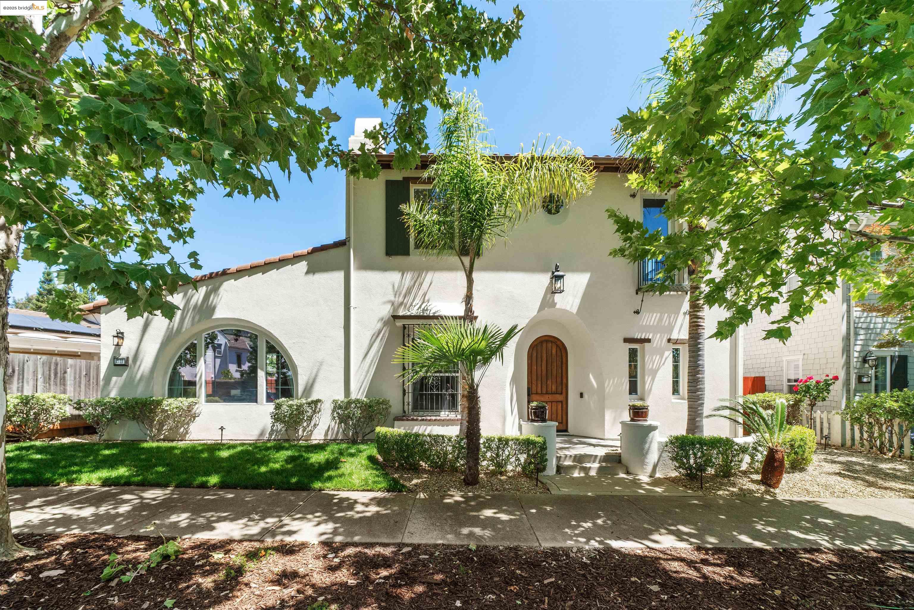 Detail Gallery Image 1 of 58 For 2111 Creekview Dr, Danville,  CA 94506 - 5 Beds | 4 Baths