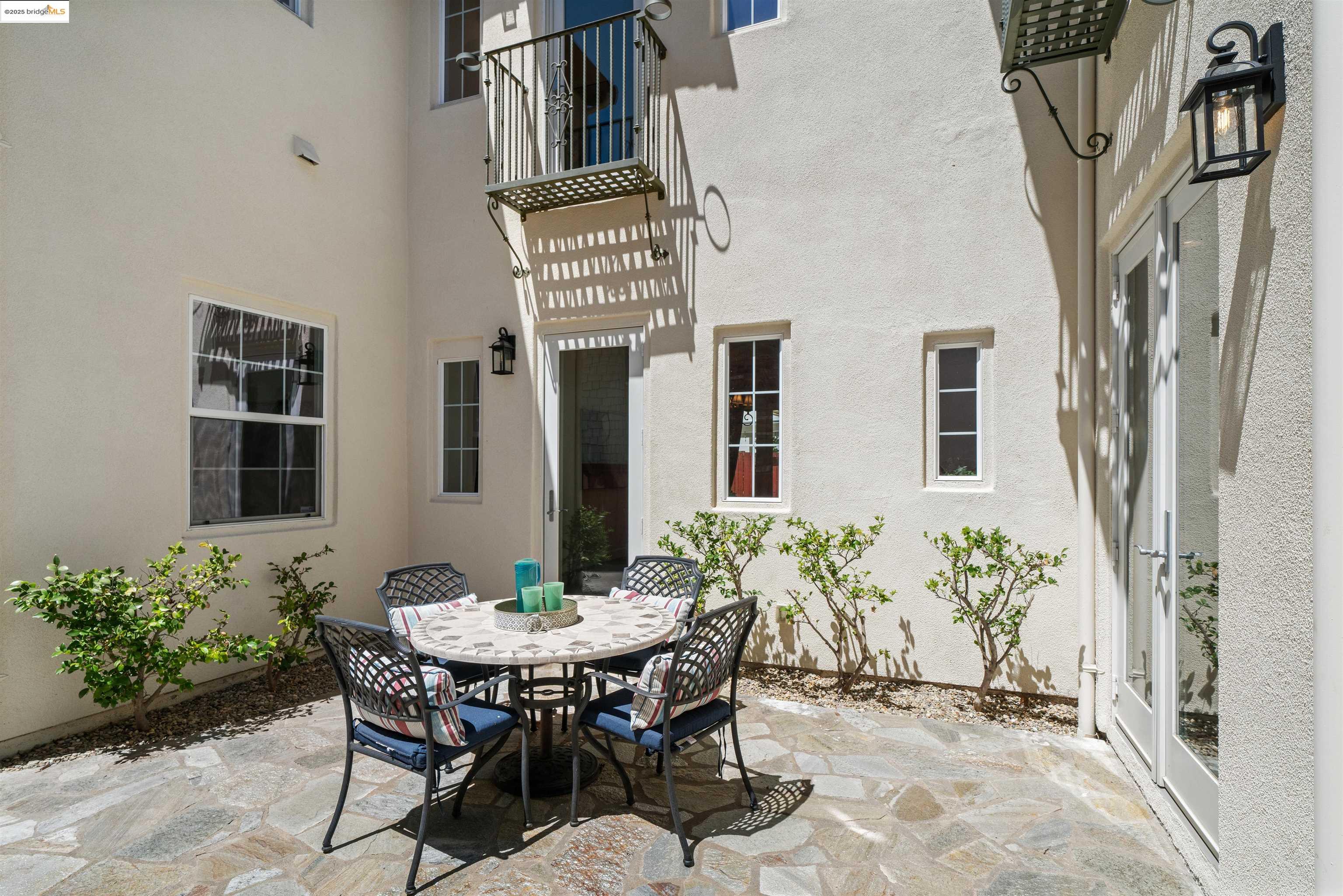 Detail Gallery Image 12 of 58 For 2111 Creekview Dr, Danville,  CA 94506 - 5 Beds | 4 Baths