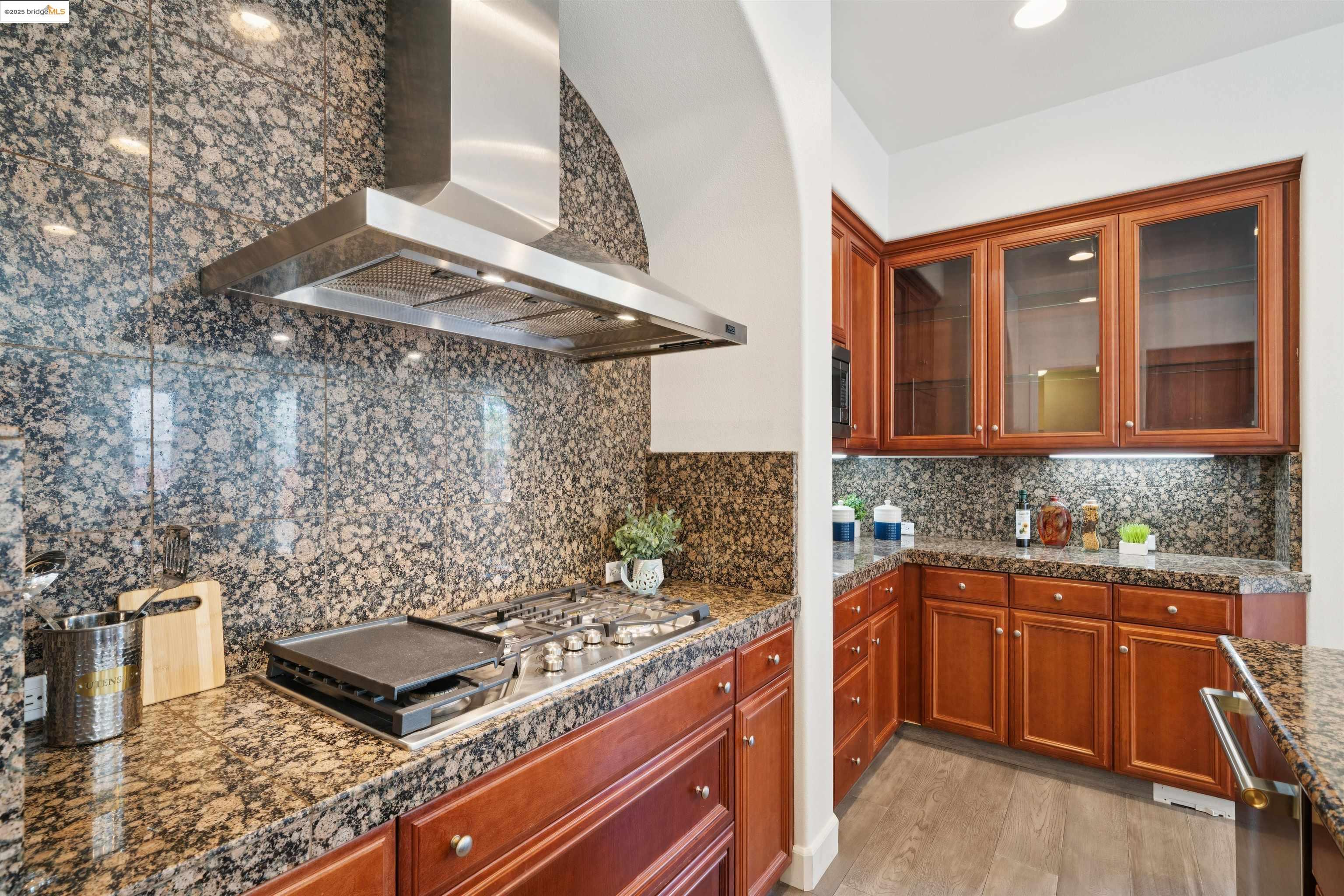 Detail Gallery Image 18 of 58 For 2111 Creekview Dr, Danville,  CA 94506 - 5 Beds | 4 Baths