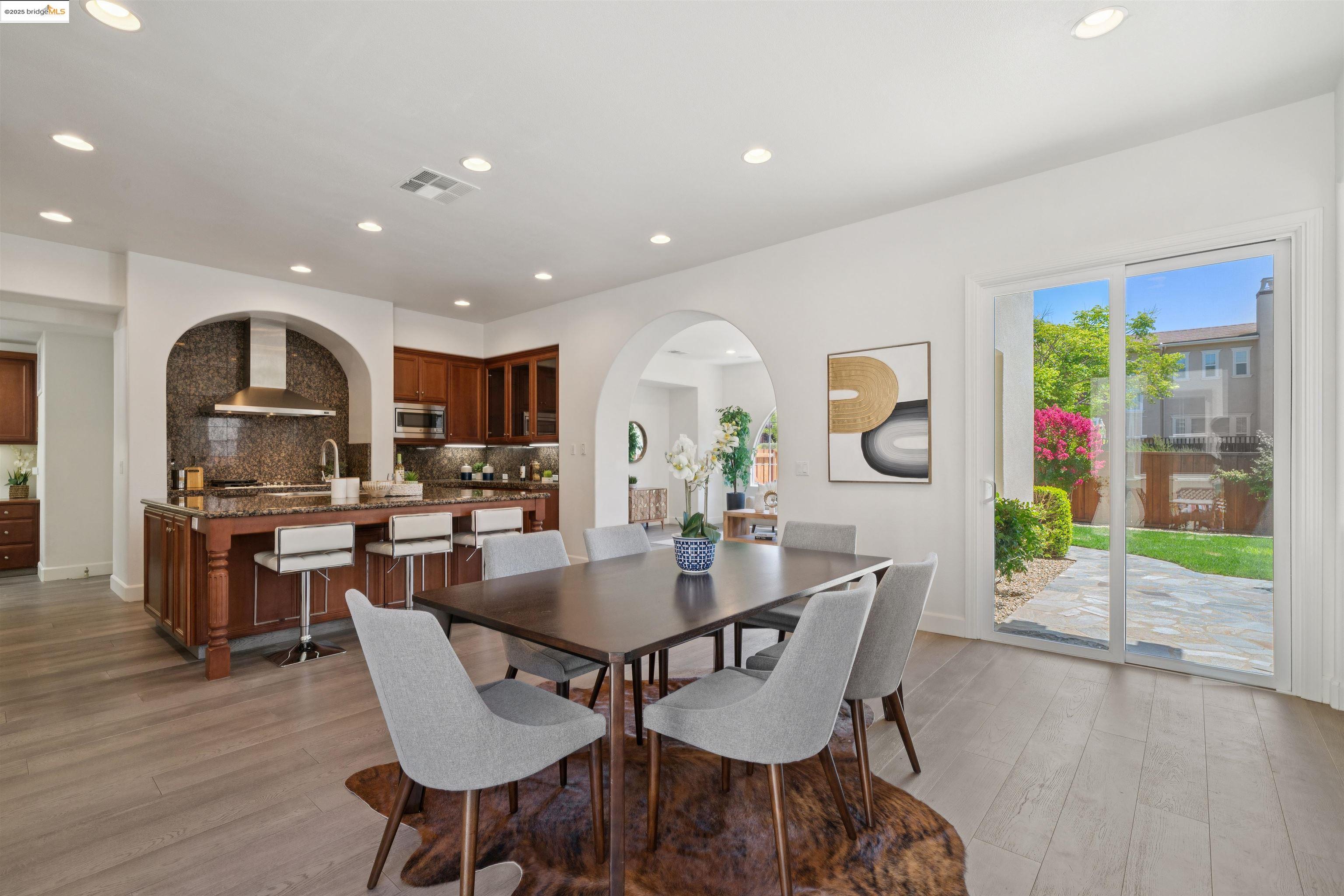 Detail Gallery Image 19 of 58 For 2111 Creekview Dr, Danville,  CA 94506 - 5 Beds | 4 Baths