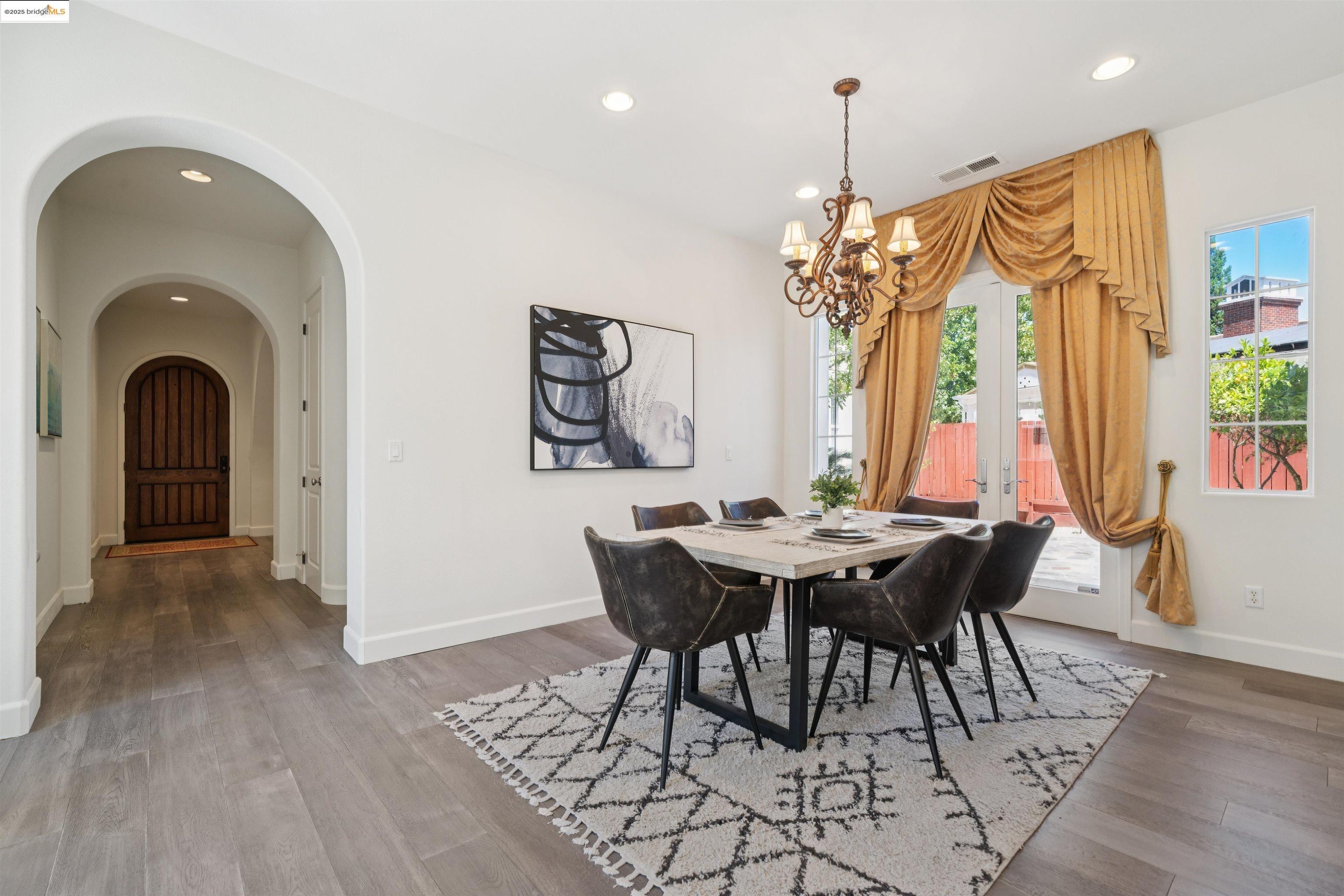 Detail Gallery Image 8 of 58 For 2111 Creekview Dr, Danville,  CA 94506 - 5 Beds | 4 Baths