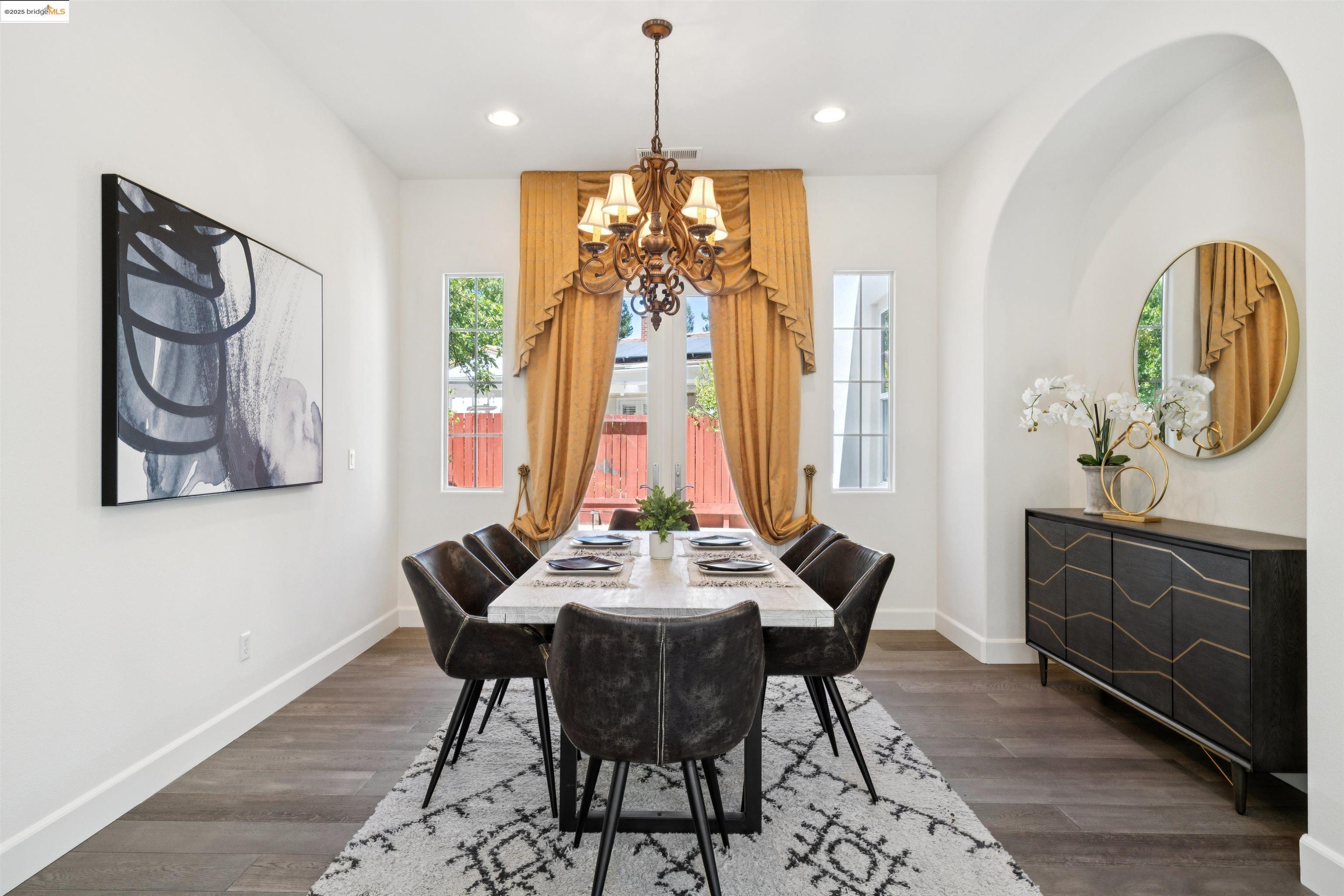 Detail Gallery Image 10 of 58 For 2111 Creekview Dr, Danville,  CA 94506 - 5 Beds | 4 Baths