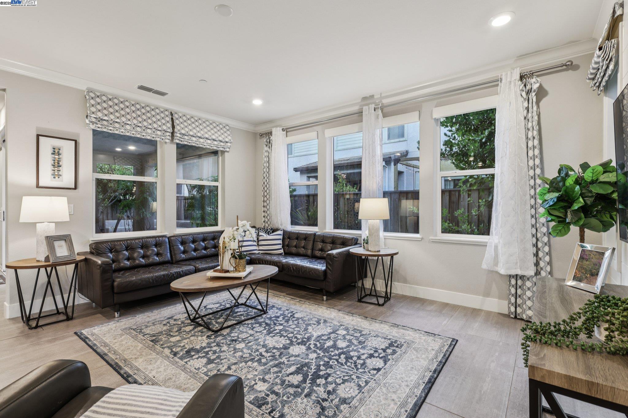 Detail Gallery Image 12 of 51 For 5789 Nugget Way, Dublin,  CA 94568 - 5 Beds | 4 Baths