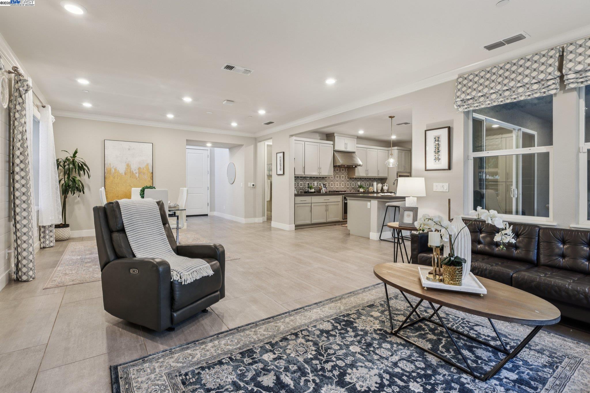 Detail Gallery Image 13 of 51 For 5789 Nugget Way, Dublin,  CA 94568 - 5 Beds | 4 Baths