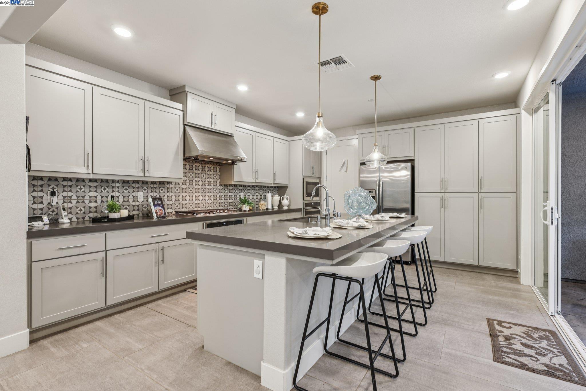 Detail Gallery Image 15 of 51 For 5789 Nugget Way, Dublin,  CA 94568 - 5 Beds | 4 Baths