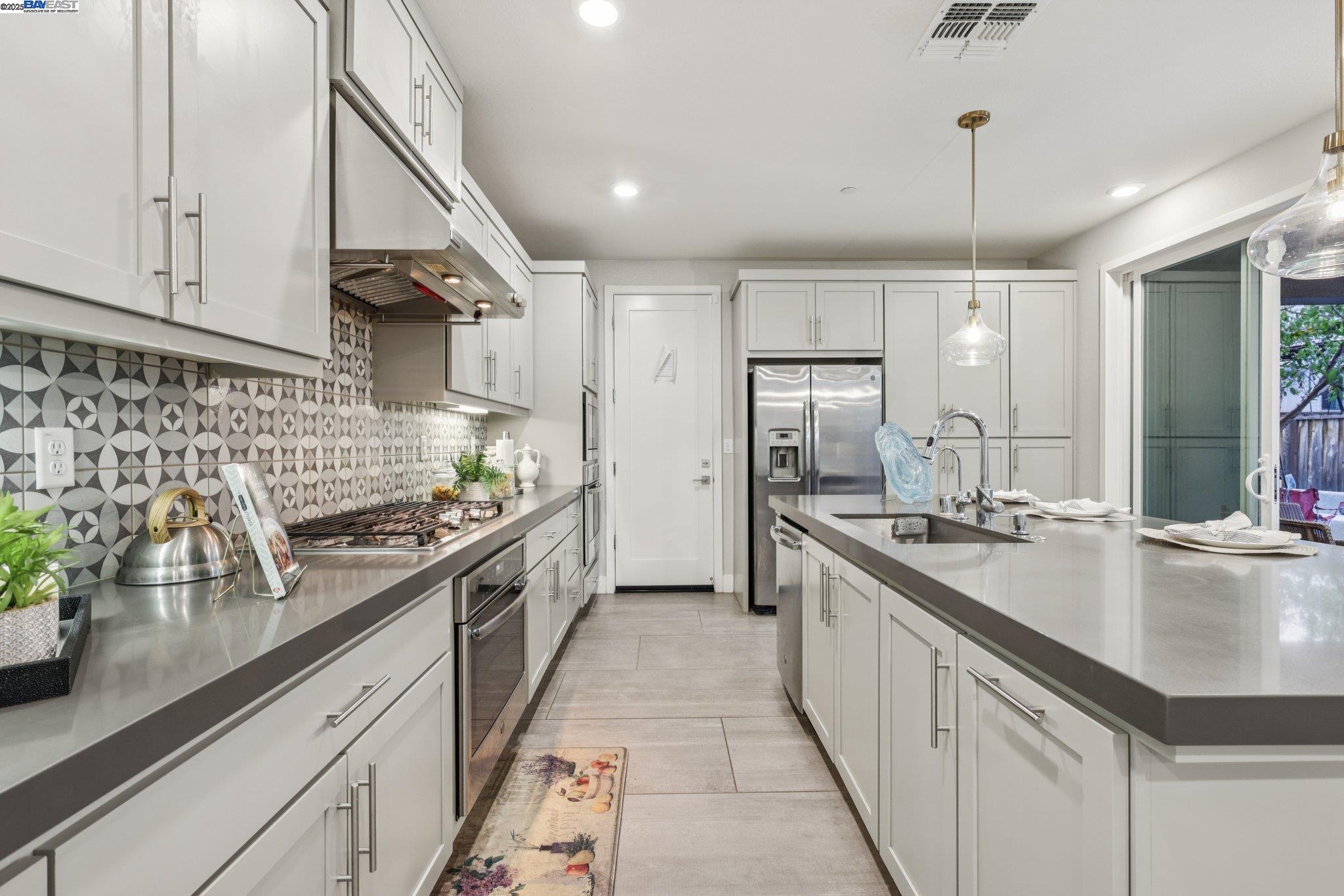Detail Gallery Image 17 of 51 For 5789 Nugget Way, Dublin,  CA 94568 - 5 Beds | 4 Baths