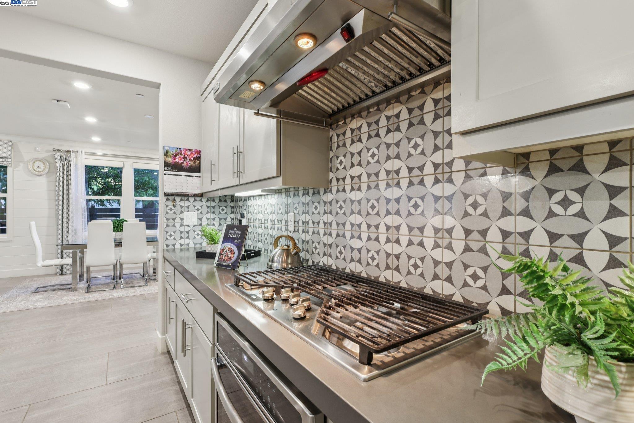 Detail Gallery Image 19 of 51 For 5789 Nugget Way, Dublin,  CA 94568 - 5 Beds | 4 Baths