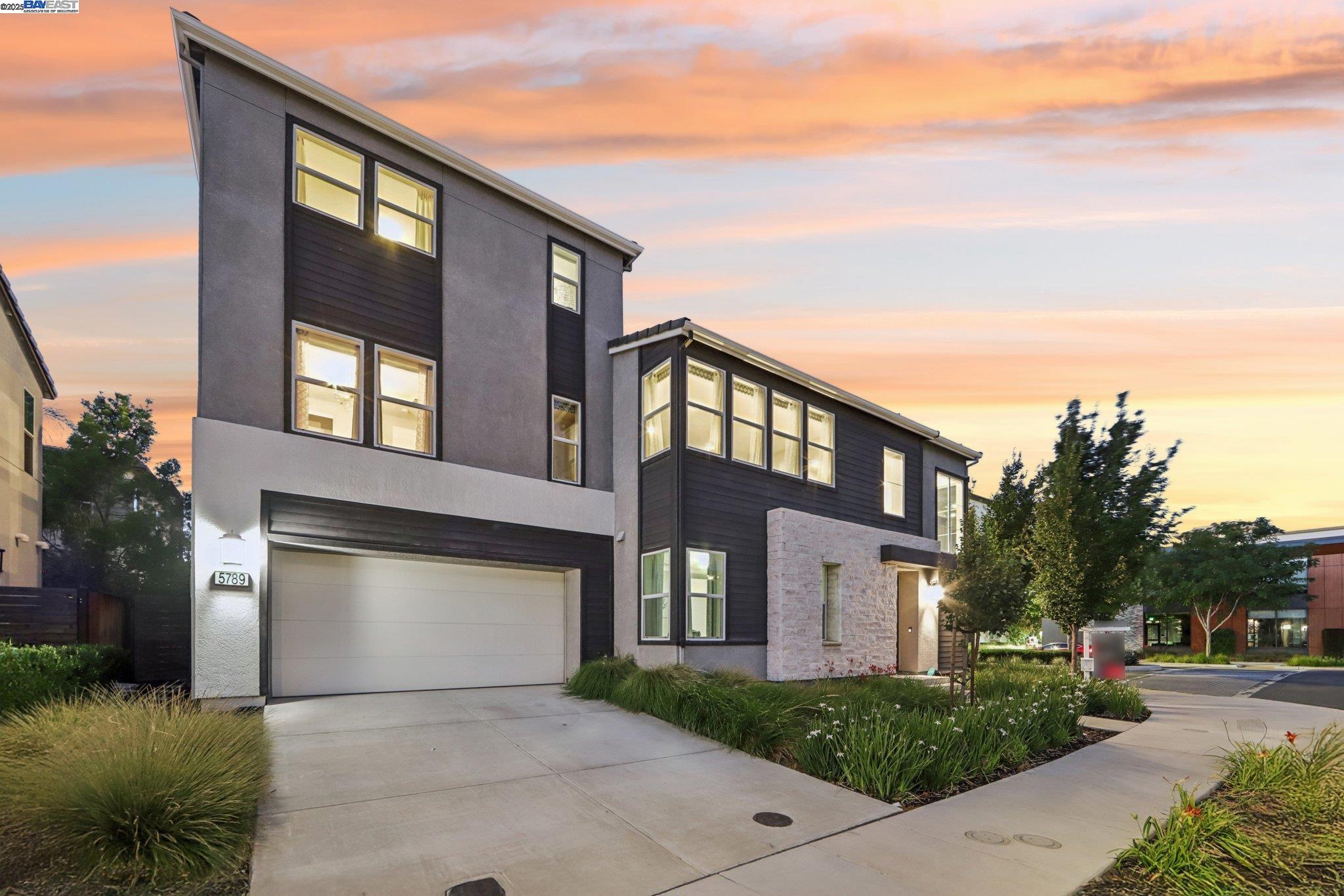 Detail Gallery Image 3 of 51 For 5789 Nugget Way, Dublin,  CA 94568 - 5 Beds | 4 Baths