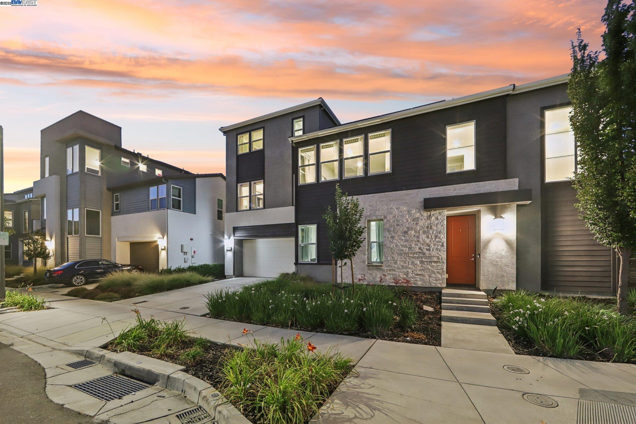 Detail Gallery Image 5 of 51 For 5789 Nugget Way, Dublin,  CA 94568 - 5 Beds | 4 Baths